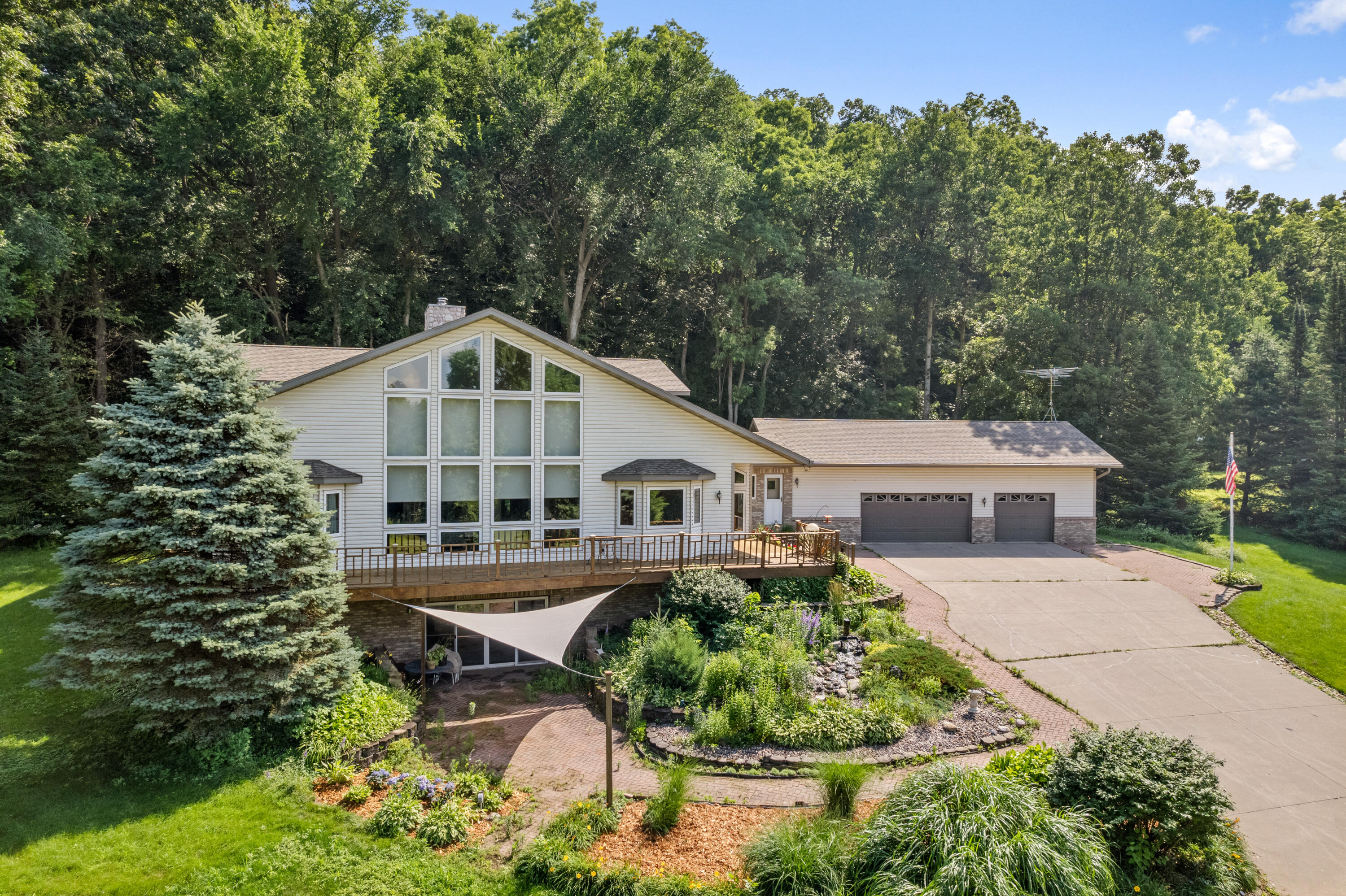 Buffalo, Wisconsin, 54629, United States, 4 Bedrooms Bedrooms, ,4 BathroomsBathrooms,Residential,For Sale,1903287