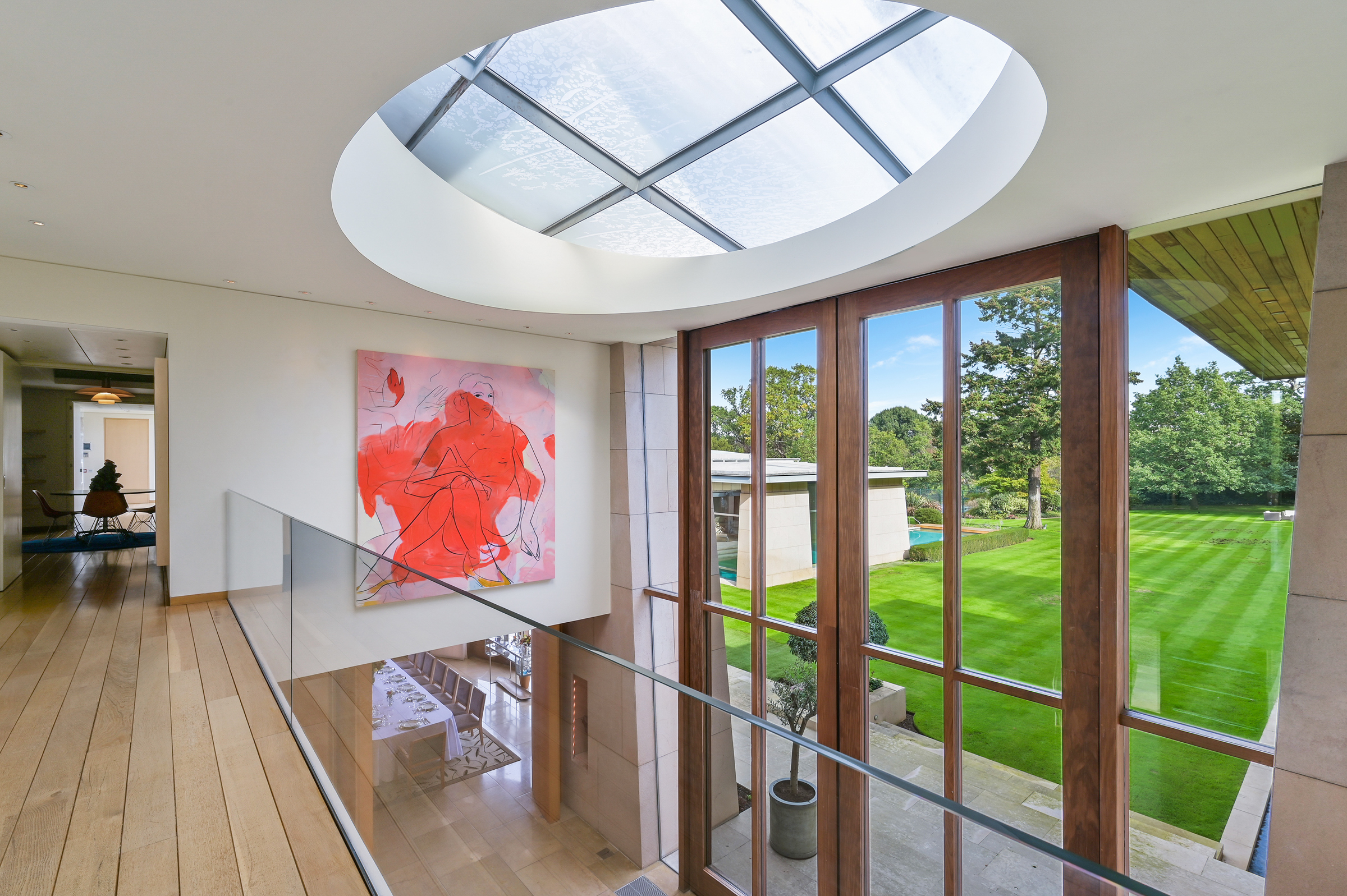  An architectural house on The Bishops Avenue with an indoor-outdoor pool - 物件實景