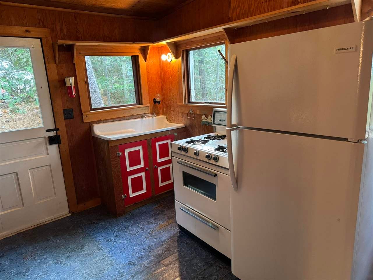 Mackinaw City, Michigan, 49701, United States, 3 Bedrooms Bedrooms, ,1 BathroomBathrooms,Residential,For Sale,1995953