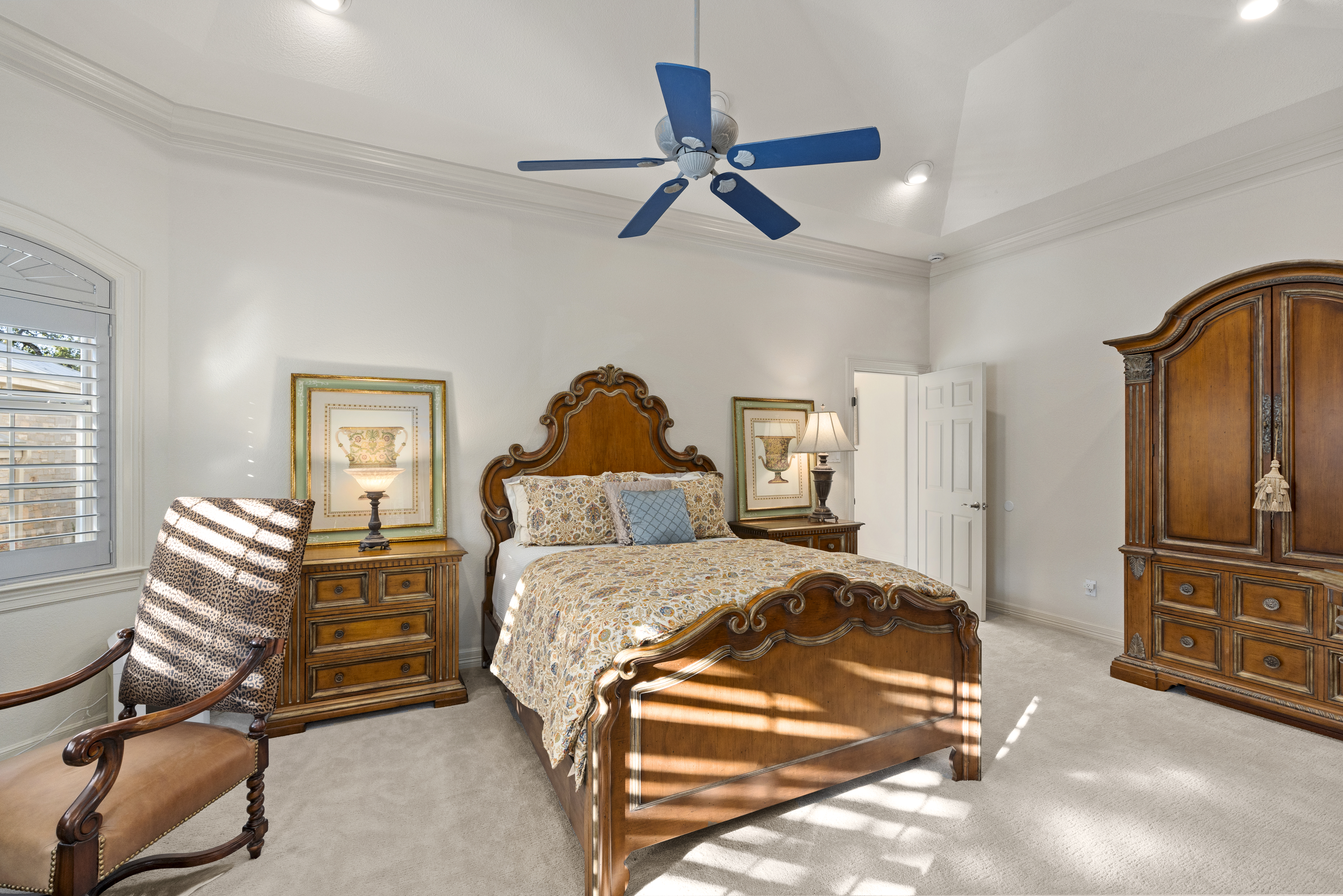  Updated Home with Captivating Interior Features - 物件實景