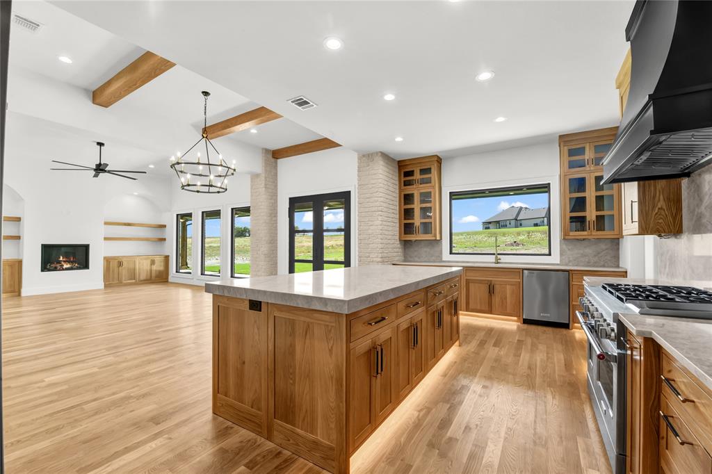 Weatherford, Texas, 76087, United States, 5 Bedrooms Bedrooms, ,6 BathroomsBathrooms,Residential,For Sale,1981061