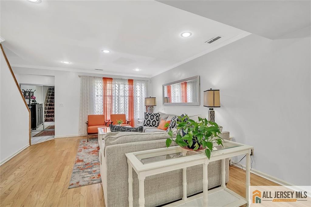 East Brunswick, New Jersey, 08816, United States, 3 Bedrooms Bedrooms, ,3 BathroomsBathrooms,Residential,For Sale,1917391