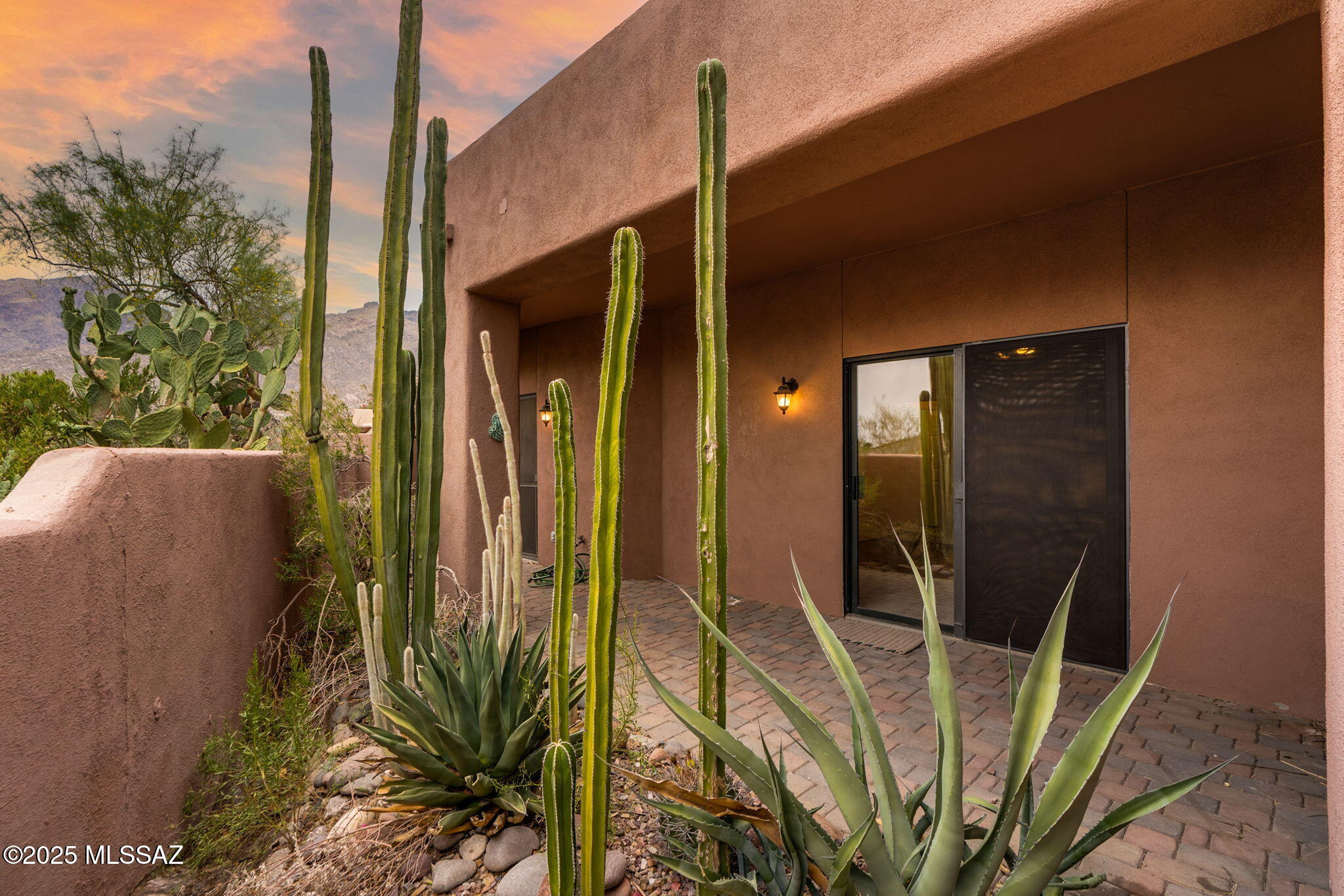 Tucson, Arizona, 85718, United States, 3 Bedrooms Bedrooms, ,2 BathroomsBathrooms,Residential,For Sale,1891107