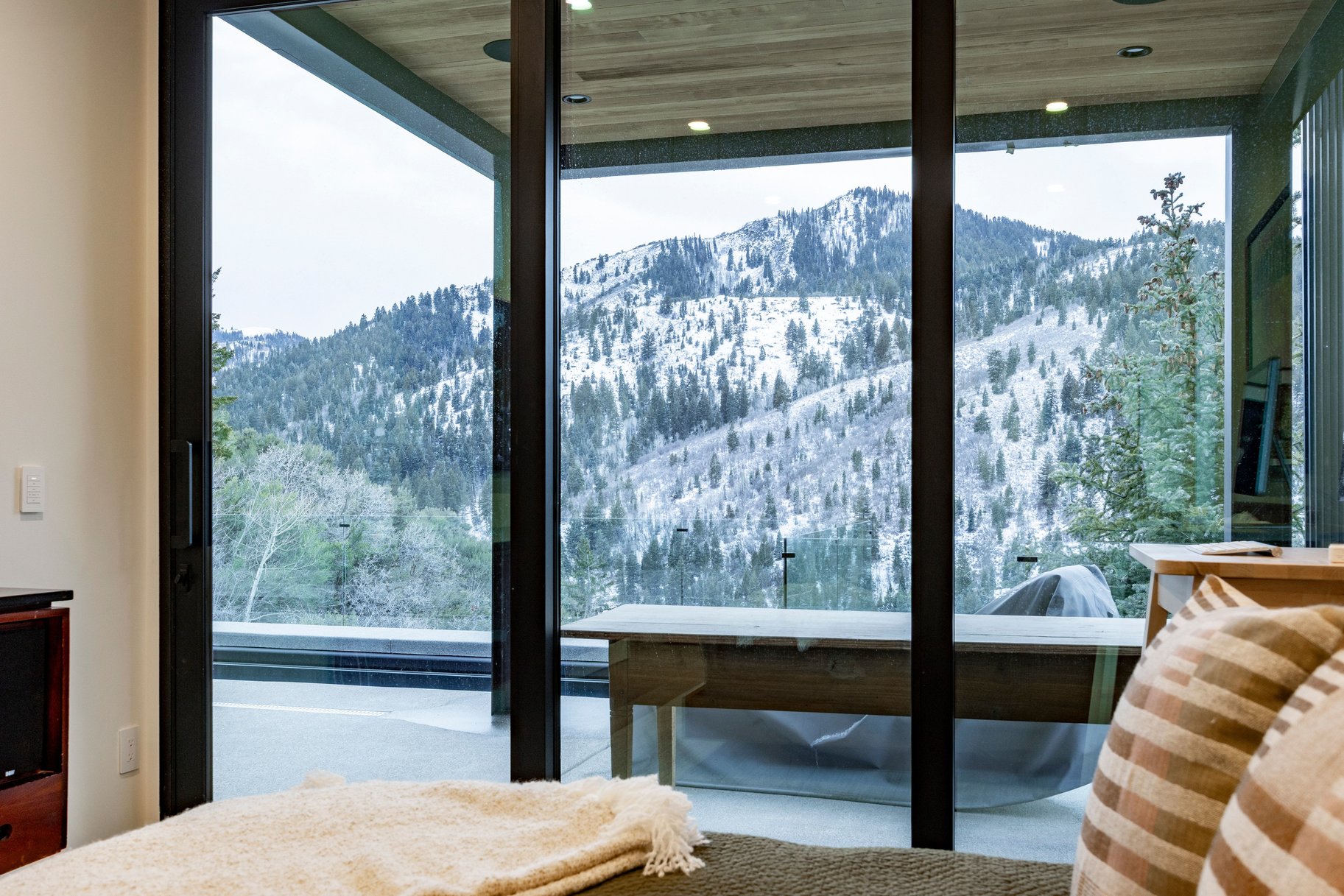  One-of-a-Kind Modern Pinebrook Residence - 物件實景