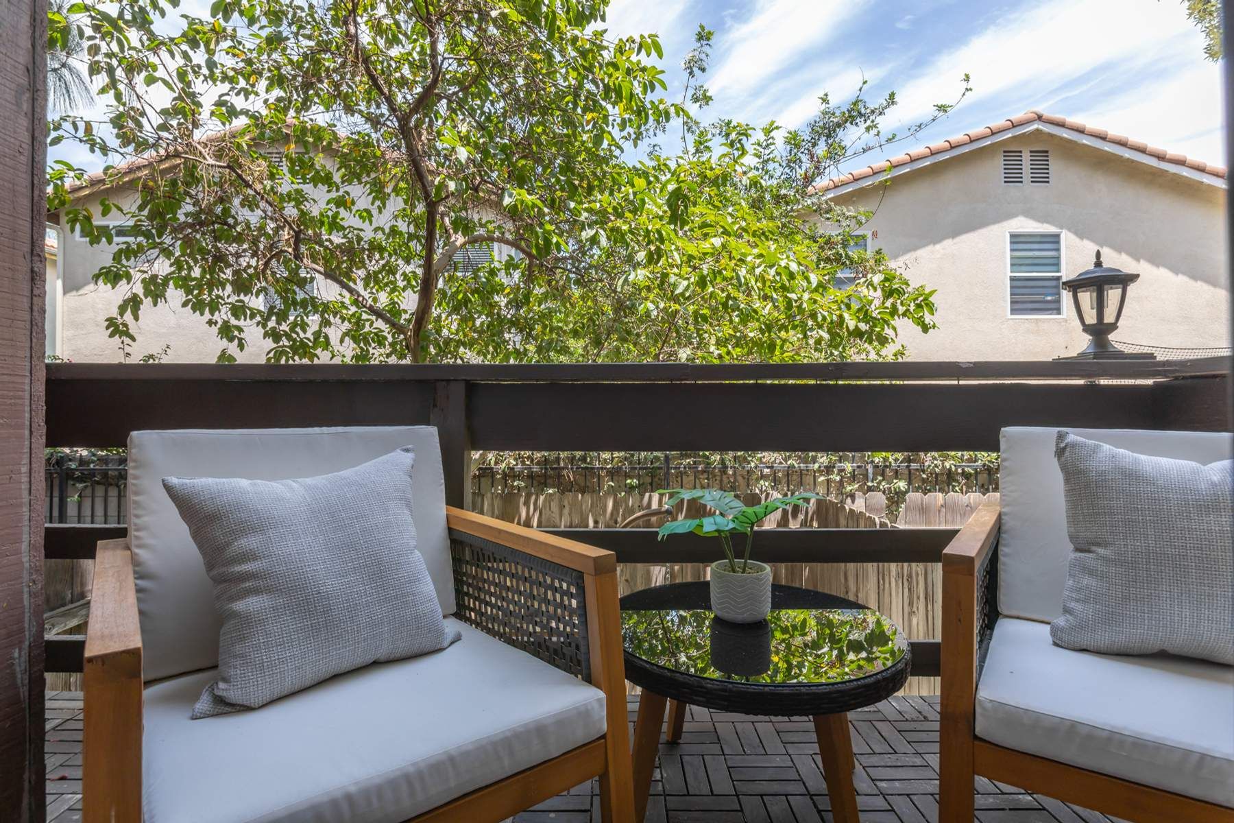  9131 Burnet Avenue, #5 - 物件實景