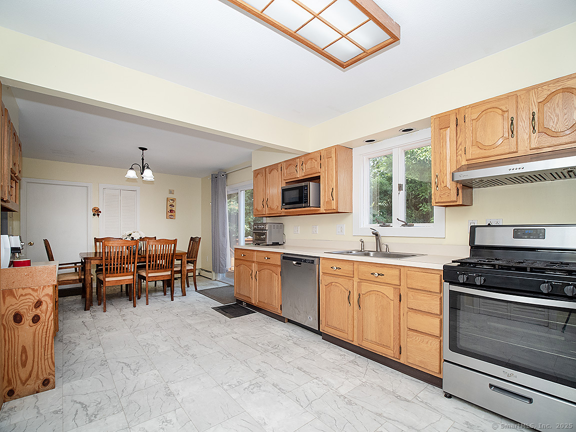 Woodbridge, Connecticut, 06525, United States, 4 Bedrooms Bedrooms, ,4 BathroomsBathrooms,Residential,For Sale,1906331