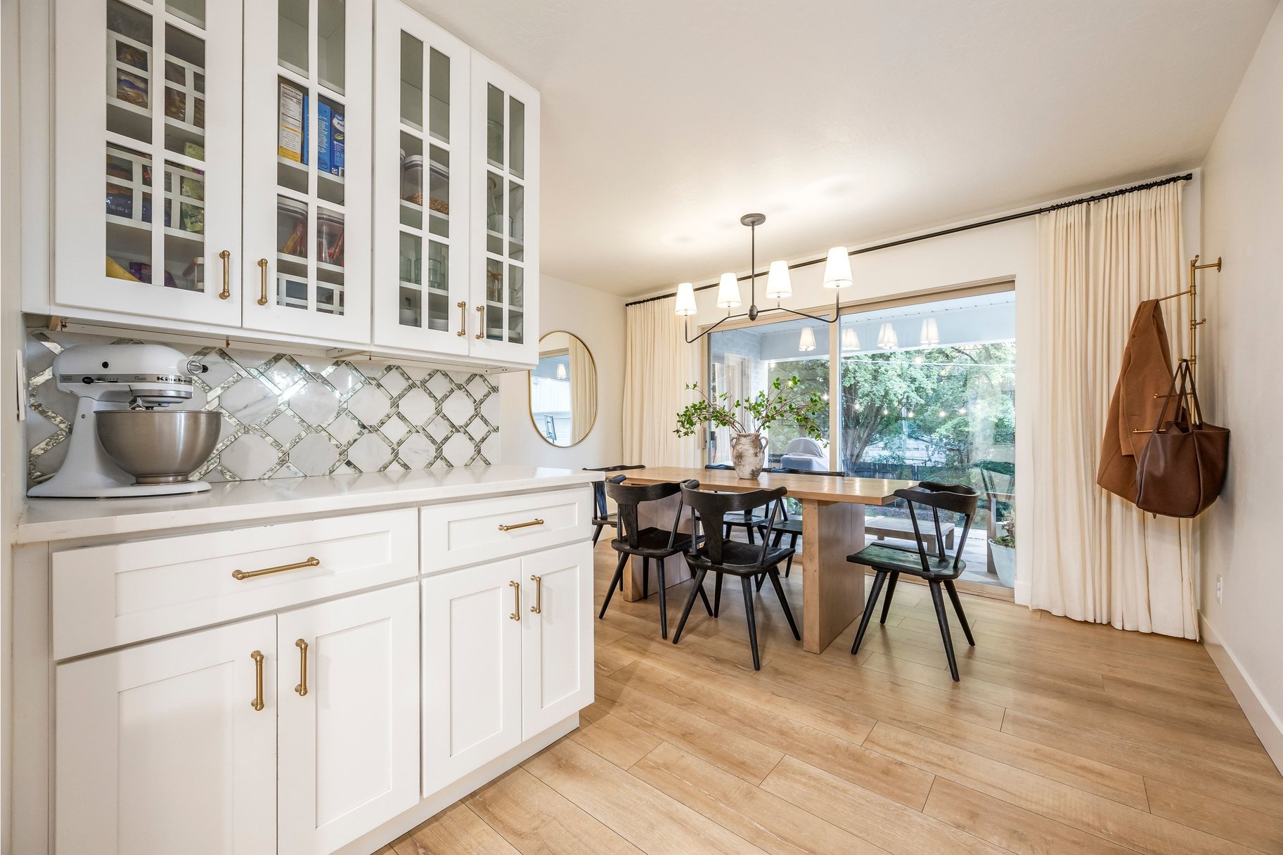  Remodeled Rambler with Outside Basement Entrance - 物件實景
