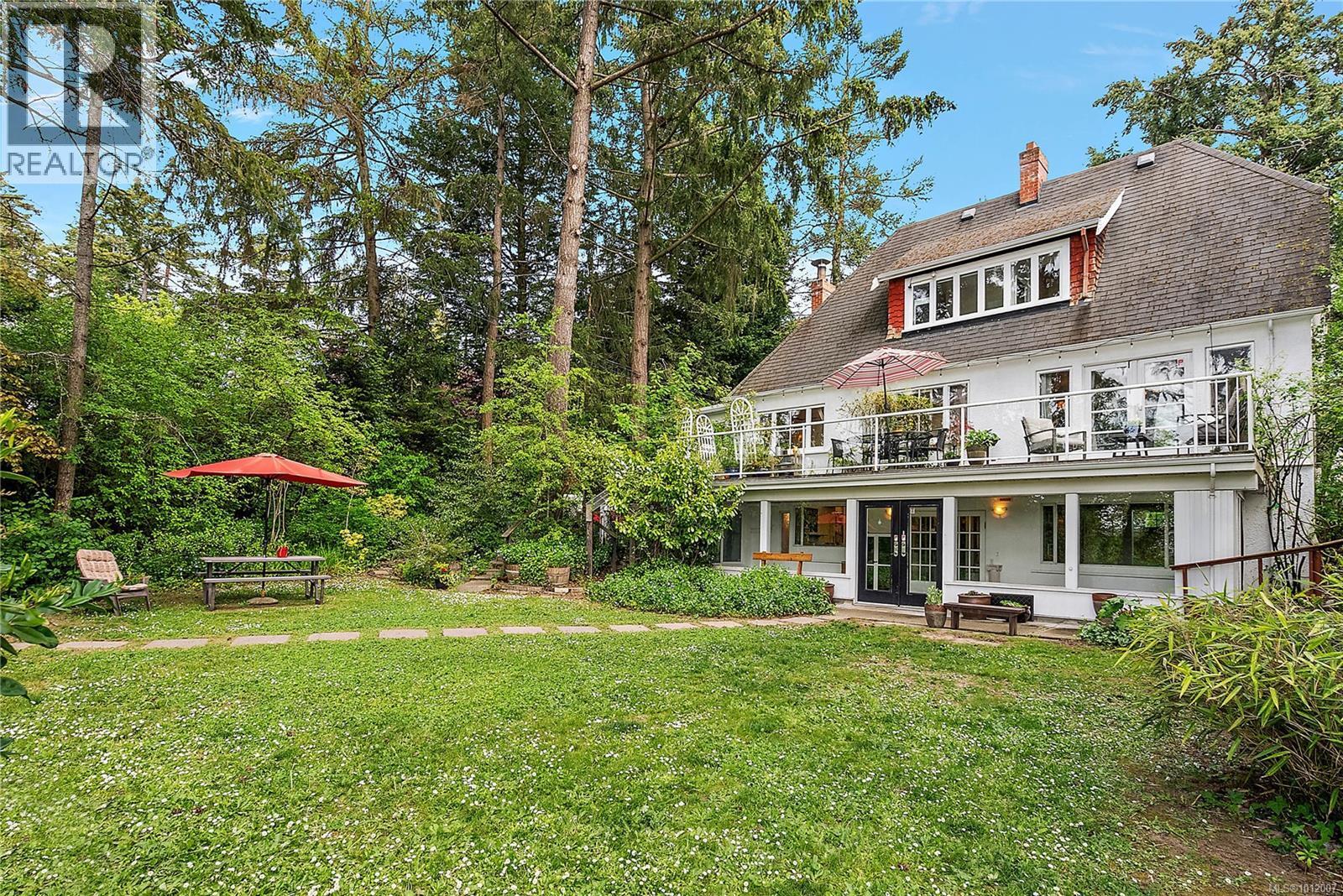 SAANICH, British Columbia, V9A 2R8, CA, 6 Bedrooms Bedrooms, ,3 BathroomsBathrooms,Residential,For Sale,1948762