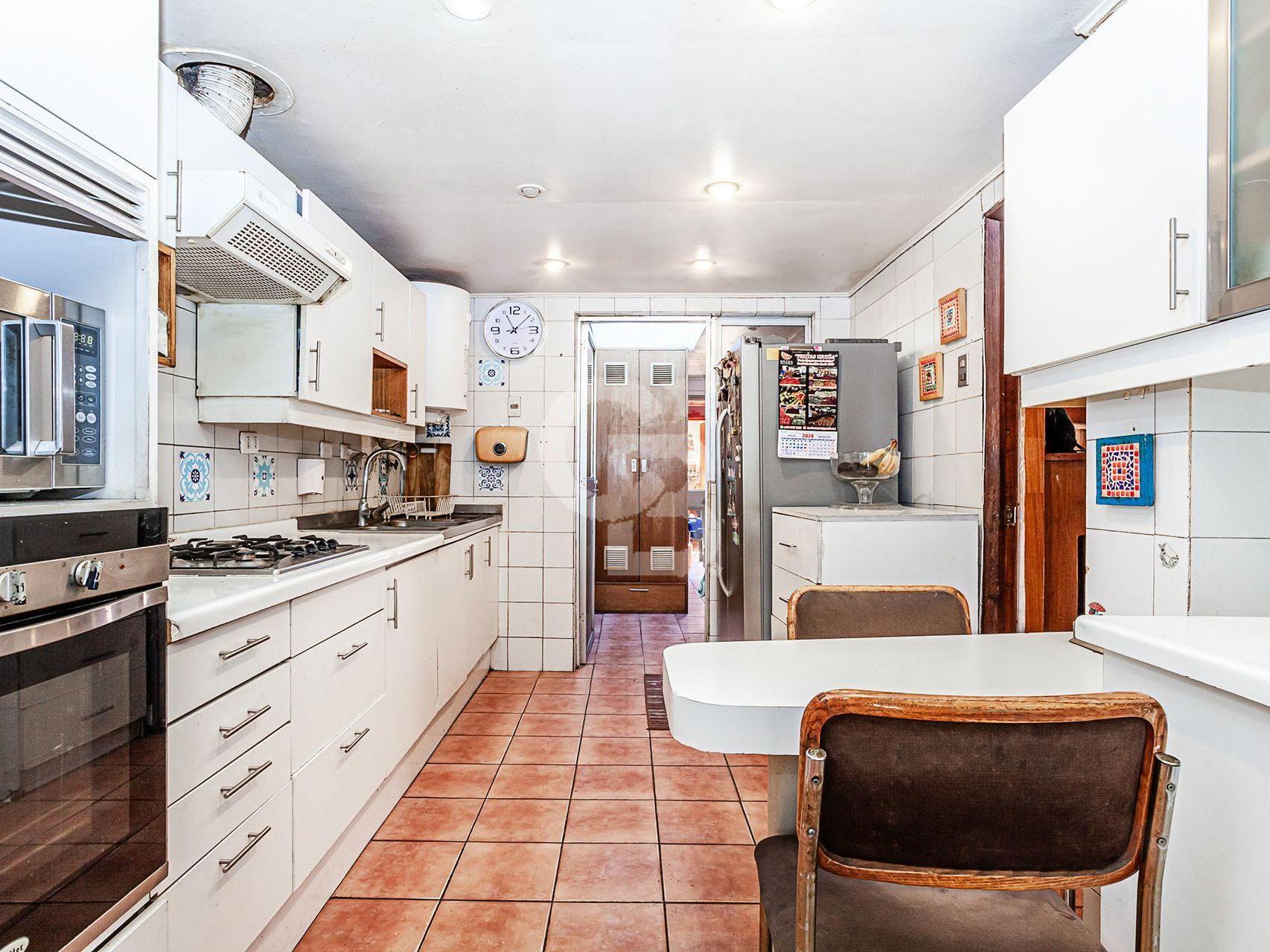 Las Condes, Chile, 5 Bedrooms Bedrooms, ,4 BathroomsBathrooms,Residential,For Sale,1996063