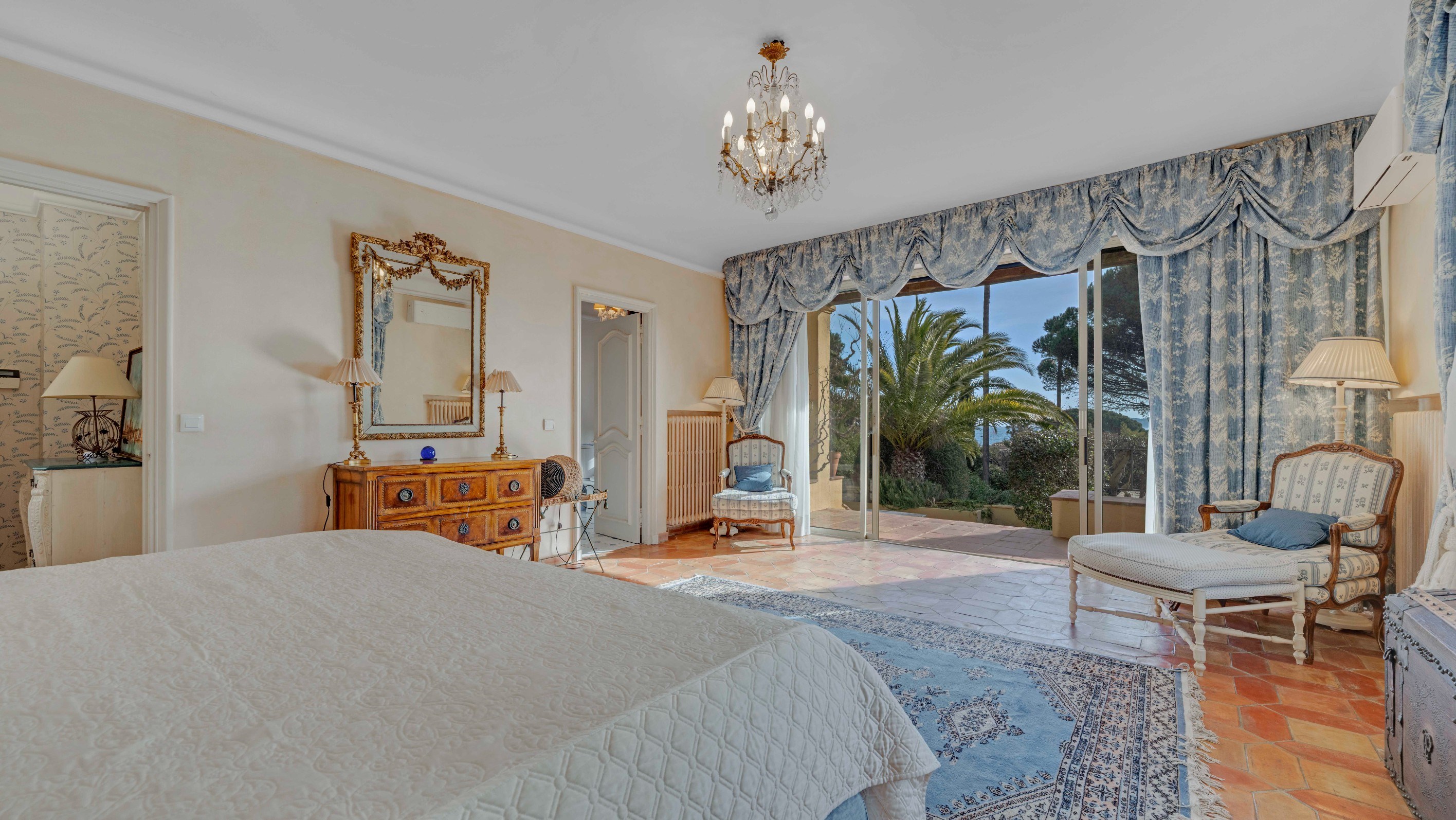  Exclusive Côte d’Azur villa for sale in Sainte-Maxime, prime location near sea … - 物件實景