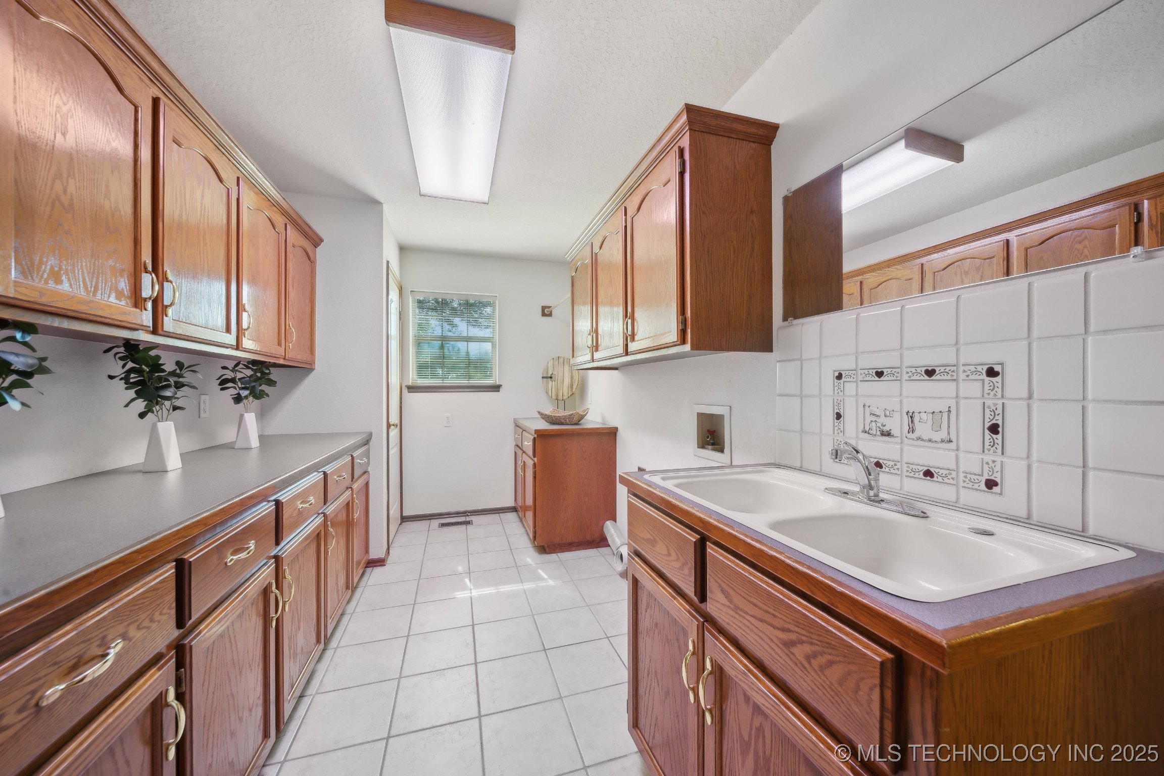 Collinsville, Oklahoma, 74021, United States, 4 Bedrooms Bedrooms, ,3 BathroomsBathrooms,Residential,For Sale,1993596