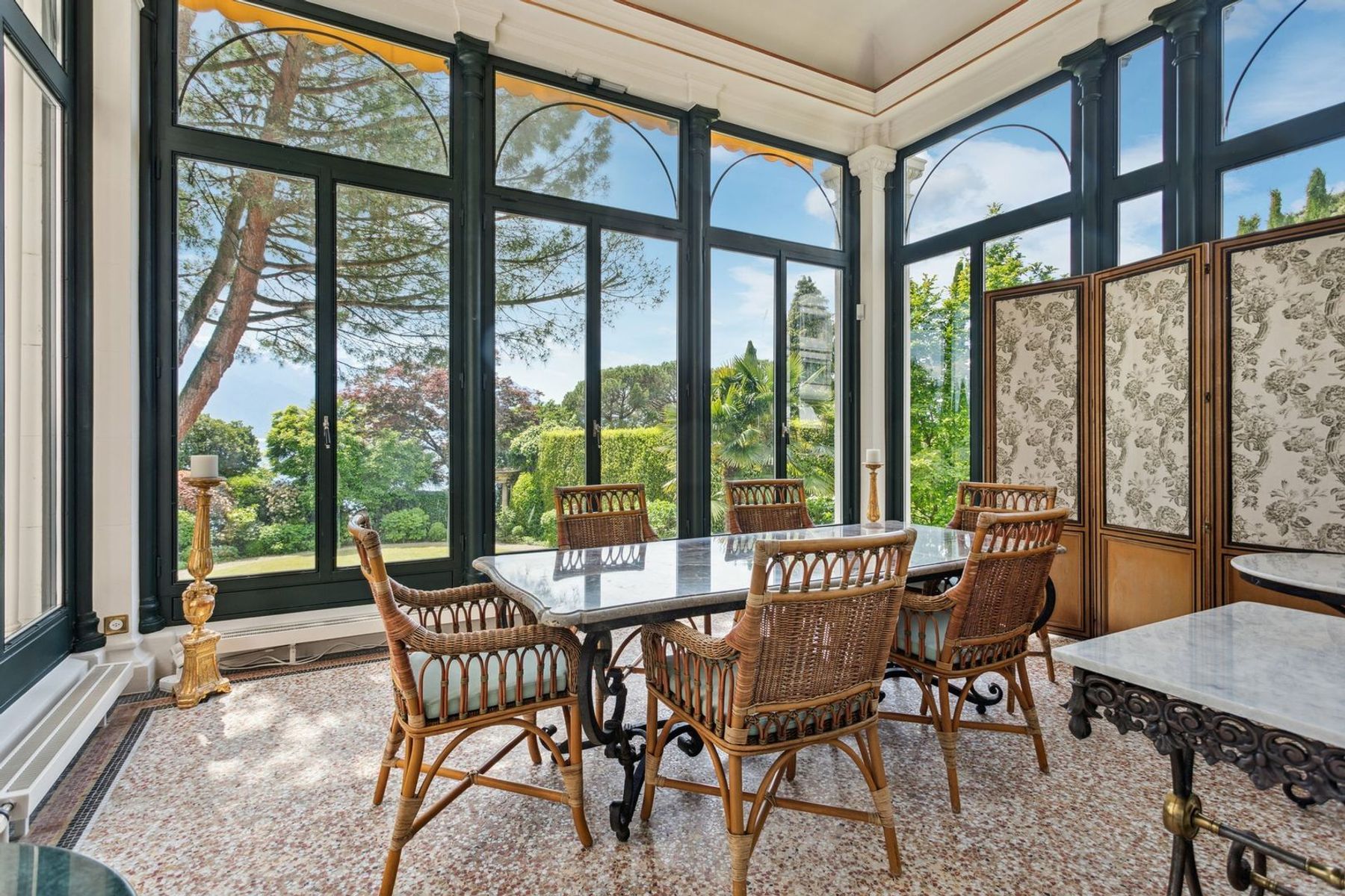  Exclusive ?Pieds dans l
