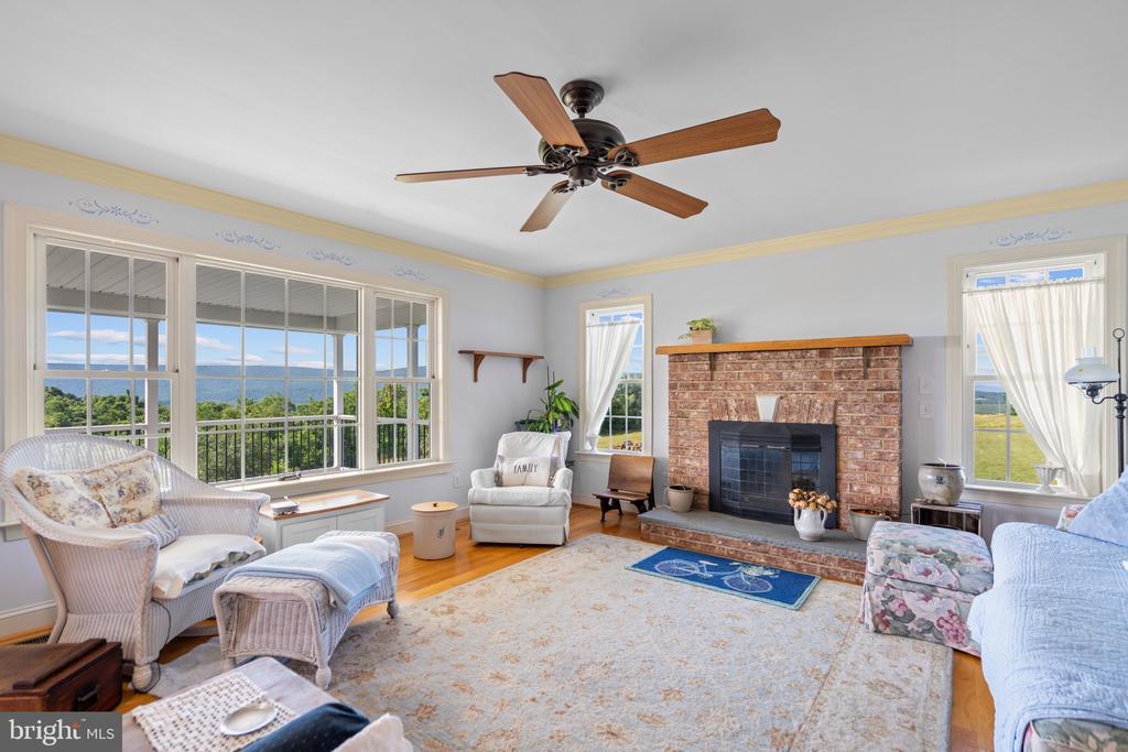 Gore, Virginia, 22637, United States, 4 Bedrooms Bedrooms, ,4 BathroomsBathrooms,Residential,For Sale,1987916