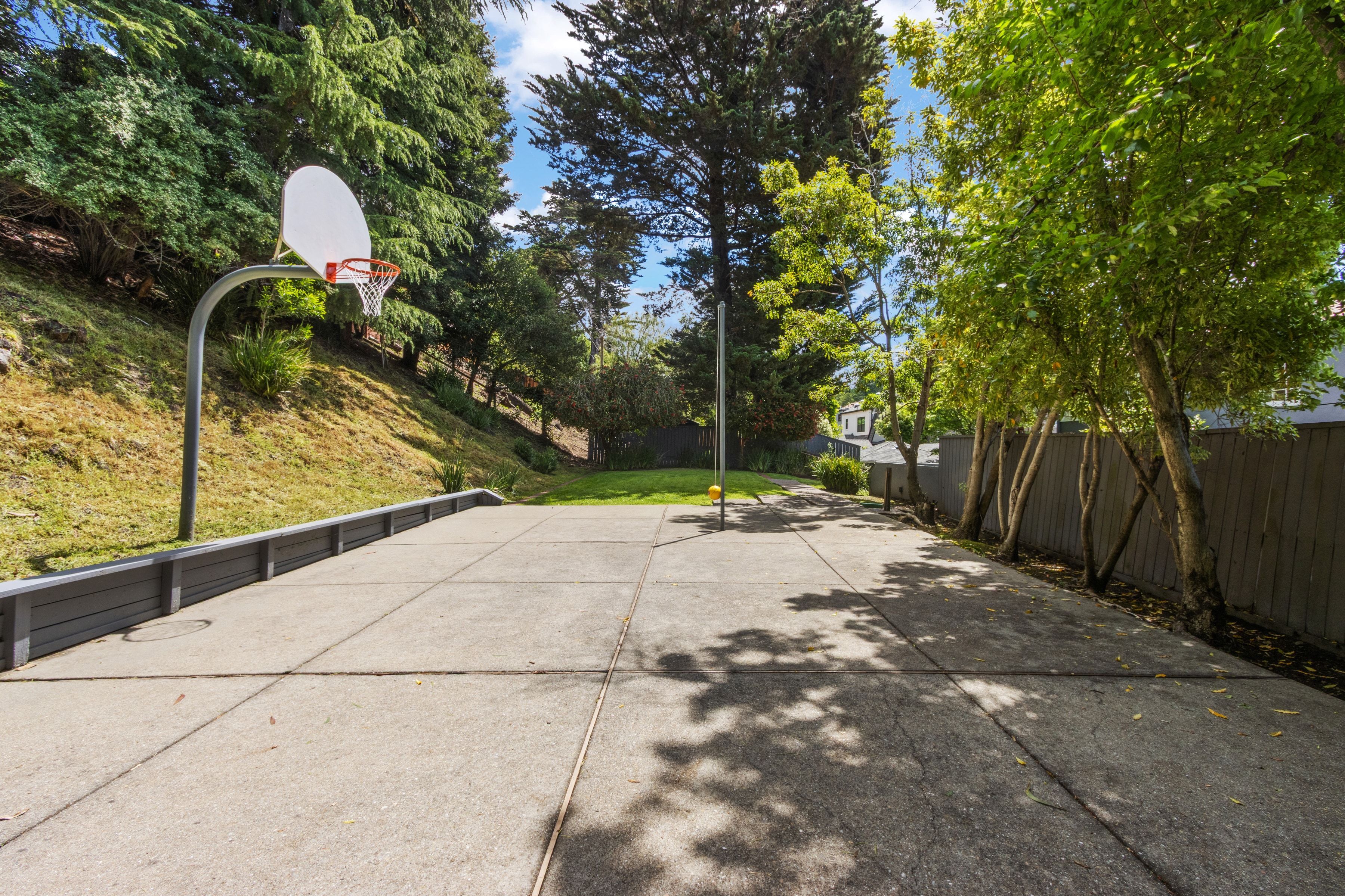  Classic Character Meets Modern Comfort in Crocker Highlands - 物件實景