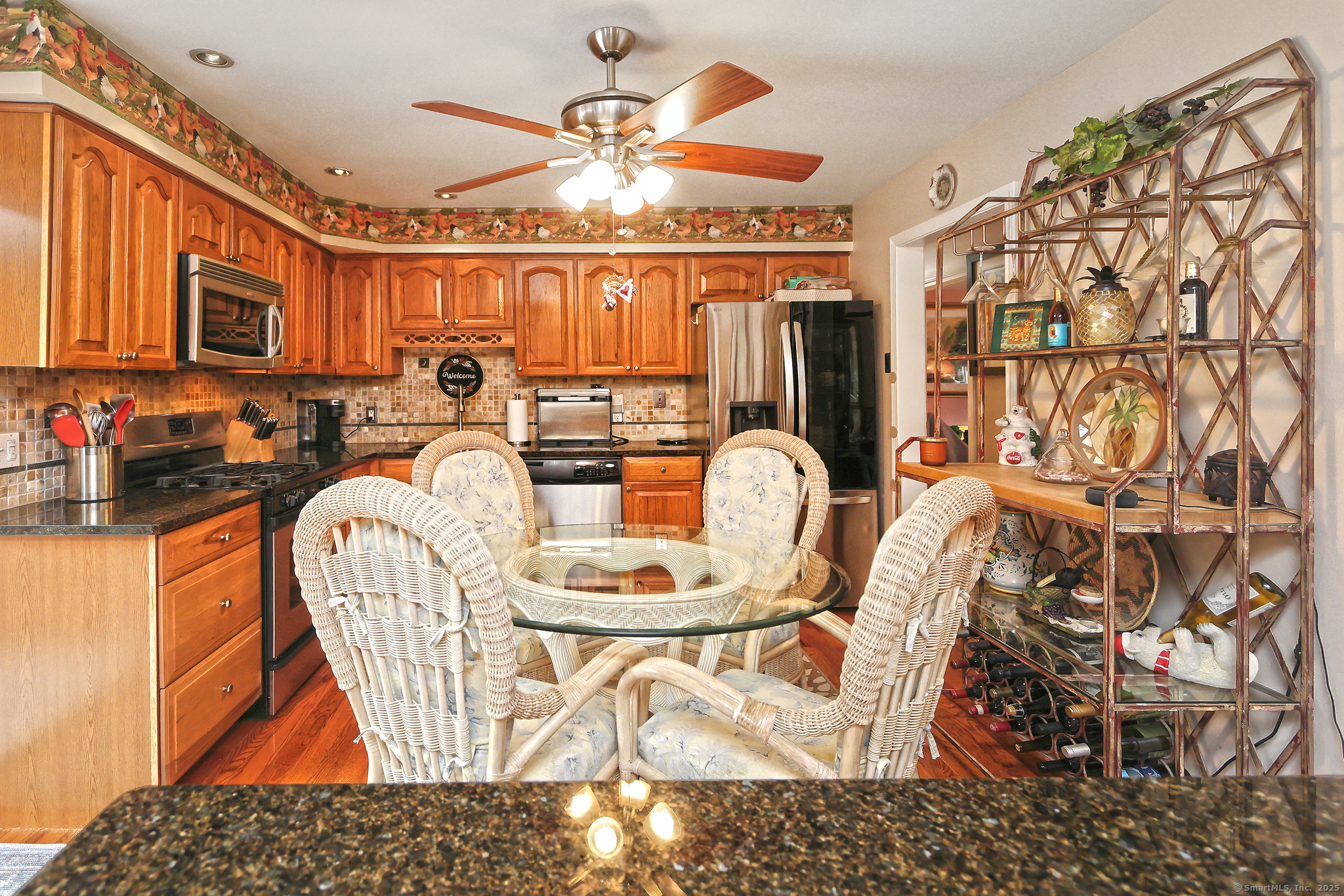 Milford, Connecticut, 06460, United States, 3 Bedrooms Bedrooms, ,3 BathroomsBathrooms,Residential,For Sale,1933259