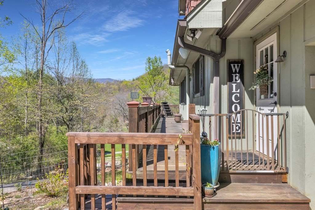 Hayesville, North Carolina, 28904, United States, 3 Bedrooms Bedrooms, ,3 BathroomsBathrooms,Residential,For Sale,1834730