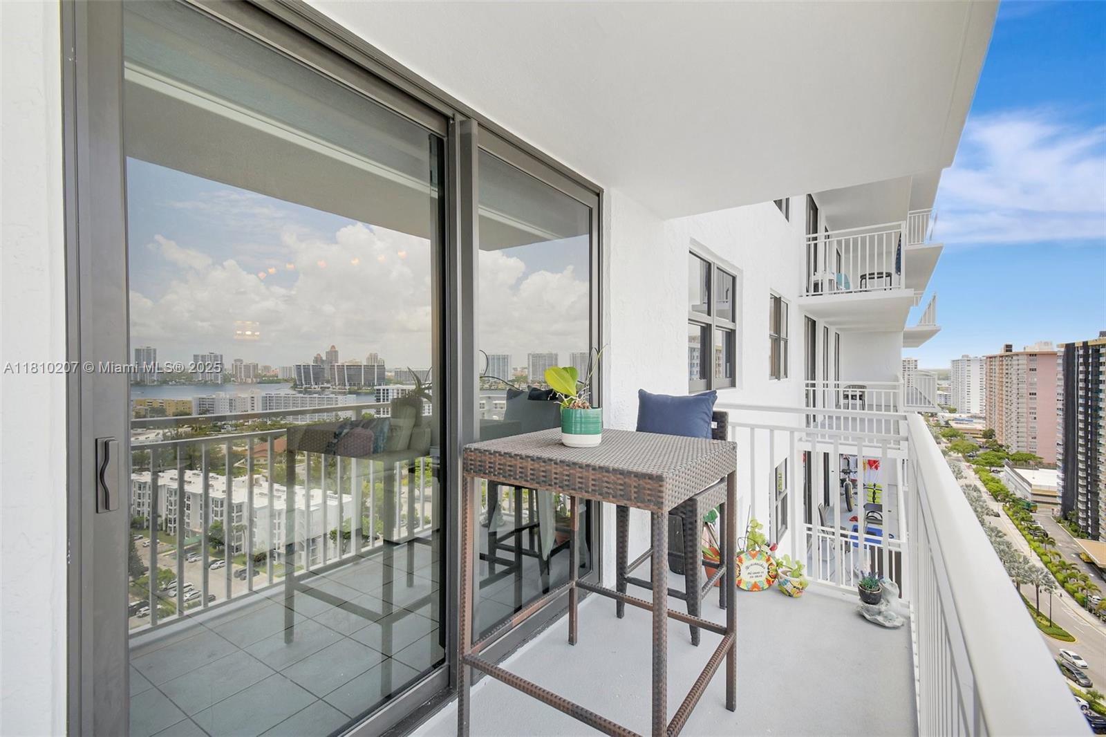 Sunny Isles Beach, Florida, 33160, United States, 2 Bedrooms Bedrooms, ,2 BathroomsBathrooms,Residential,For Sale,1837266