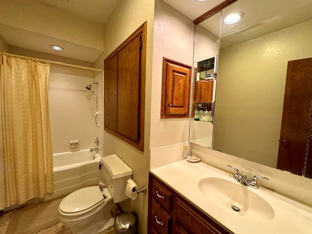 Chickasha, Oklahoma, 73018, United States, 7 Bedrooms Bedrooms, ,7 BathroomsBathrooms,Residential,For Sale,1921777