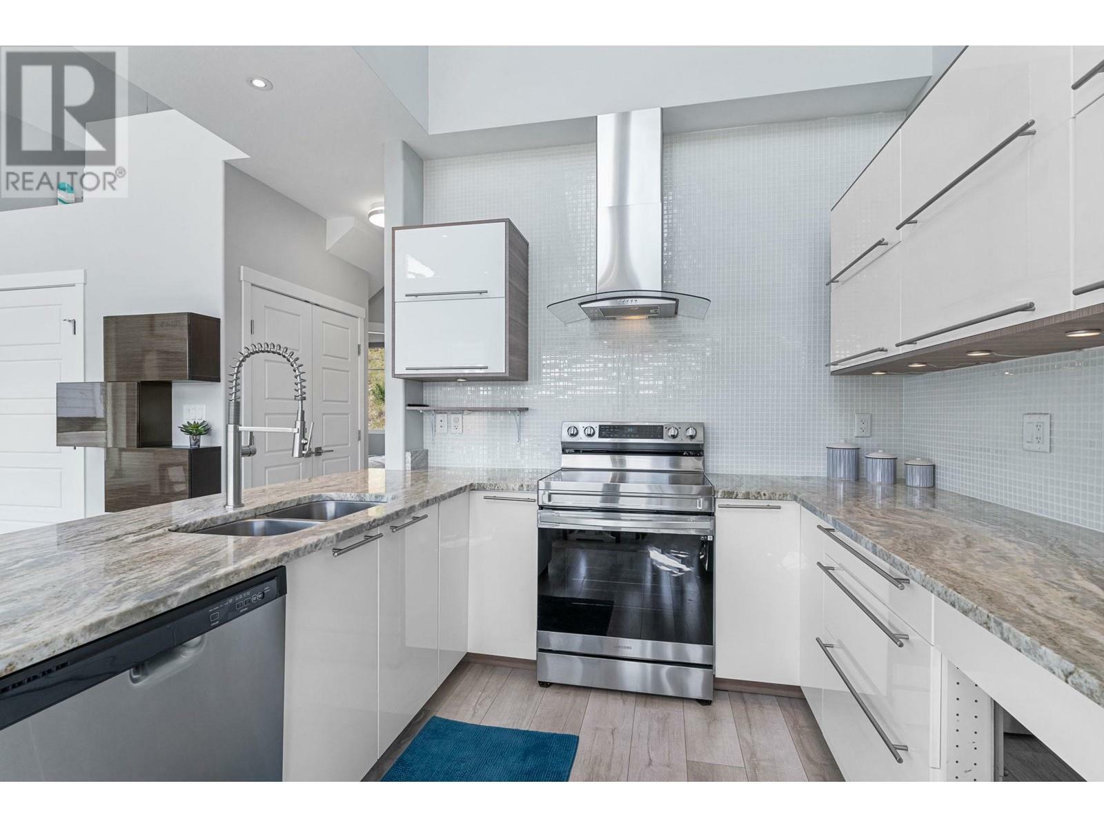 KELOWNA, British Columbia, V1Z 3R8, CA, 3 Bedrooms Bedrooms, ,2 BathroomsBathrooms,Residential,For Sale,1836675