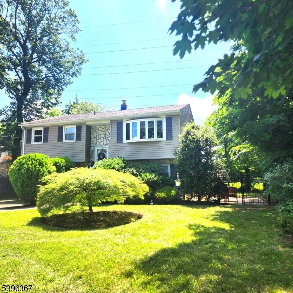 Fanwood Boro, New Jersey, 07023, United States, 4 Bedrooms Bedrooms, ,2 BathroomsBathrooms,Residential,For Sale,1991828