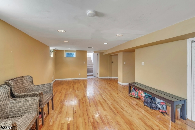 West Orange Twp., New Jersey, 07052, United States, 6 Bedrooms Bedrooms, ,4 BathroomsBathrooms,Residential,For Sale,1934575