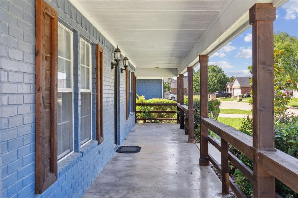 Quinlan, Texas, 75474, United States, 5 Bedrooms Bedrooms, ,3 BathroomsBathrooms,Residential,For Sale,1828402