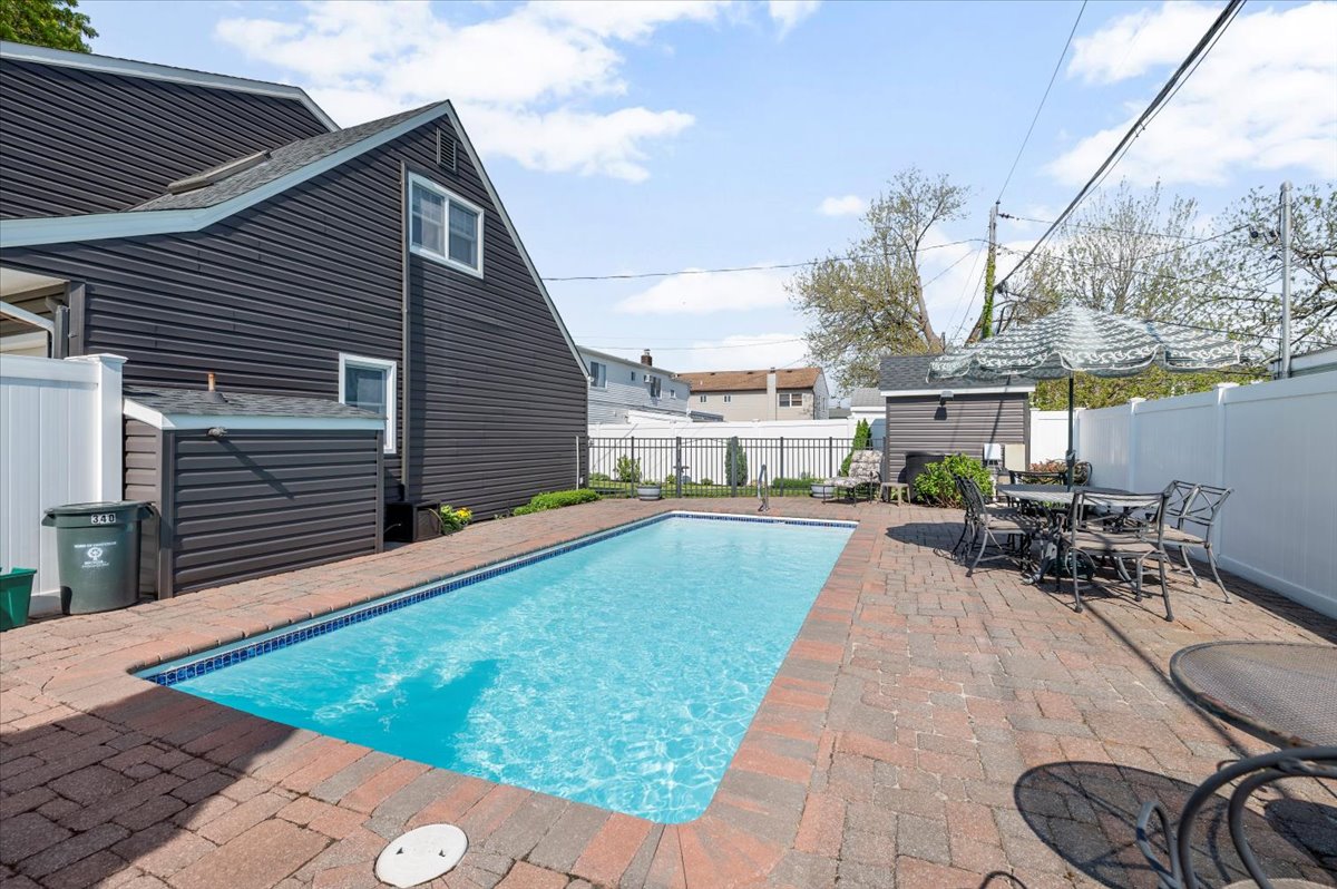 Bethpage, New York, 11714, United States, 3 Bedrooms Bedrooms, ,2 BathroomsBathrooms,Residential,For Sale,1916288