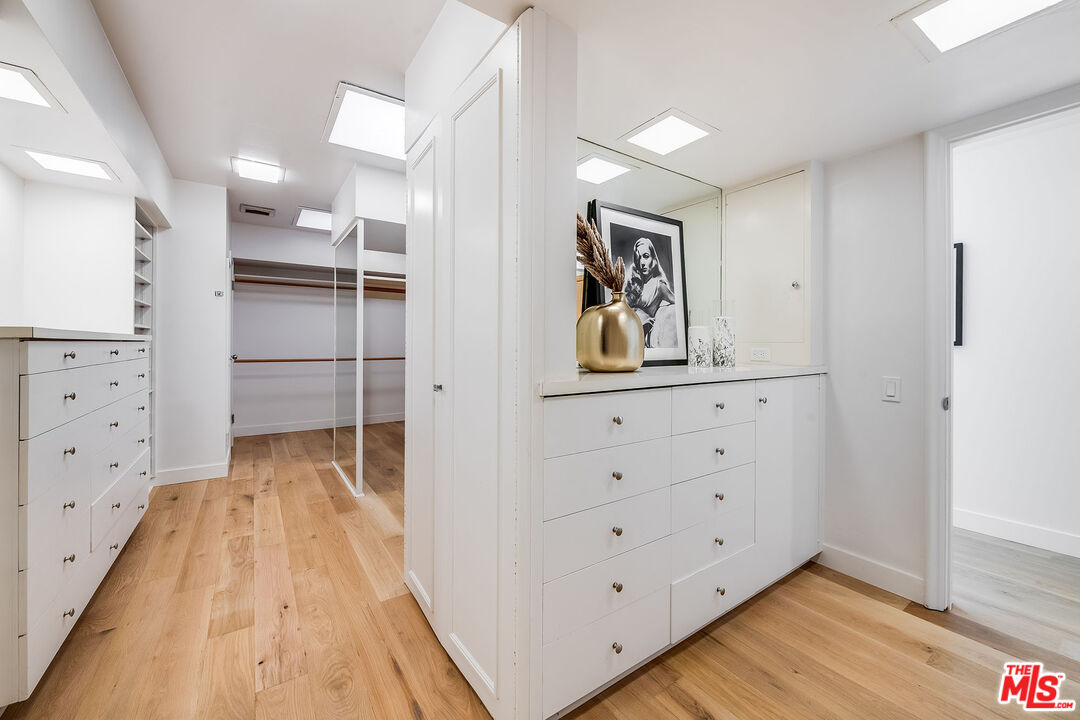 Beverly Hills, California, 90210, United States, 6 Bedrooms Bedrooms, ,6 BathroomsBathrooms,Residential,For Sale,1793530