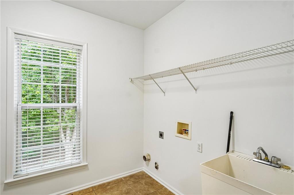 Suwanee, Georgia, 30024, United States, 5 Bedrooms Bedrooms, ,4 BathroomsBathrooms,Residential,For Sale,2040152