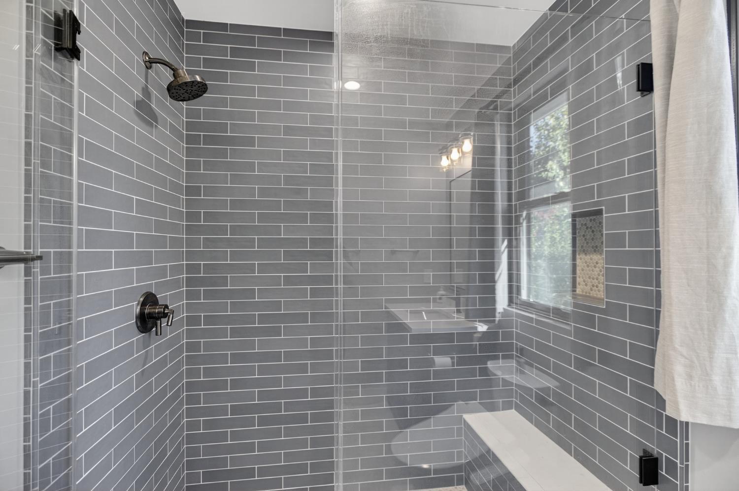 Sacramento, California, 95816, United States, 3 Bedrooms Bedrooms, ,5 BathroomsBathrooms,Residential,For Sale,1978117