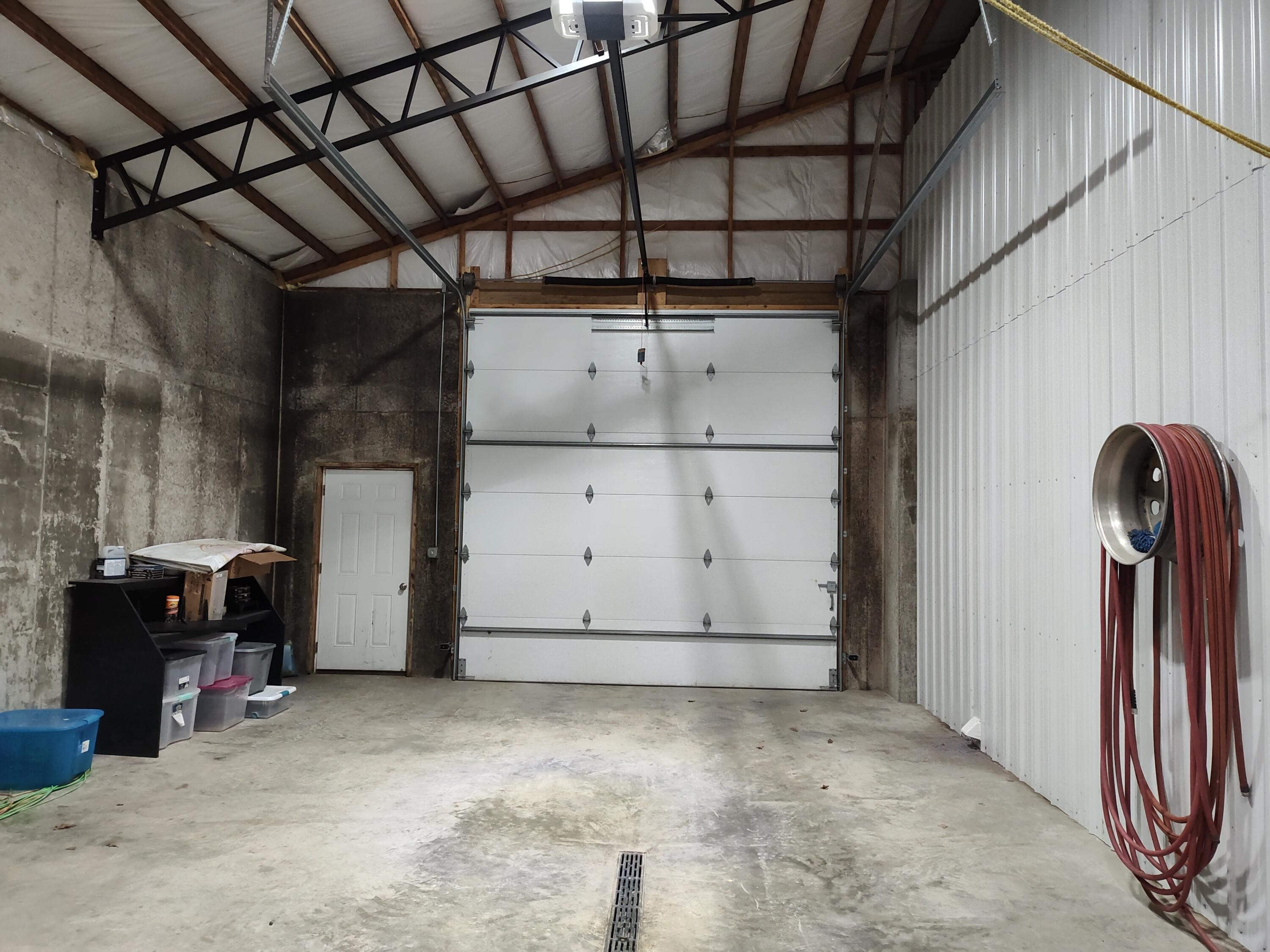 Bolivar, Missouri, 65613, United States, 2 Bedrooms Bedrooms, ,3 BathroomsBathrooms,Residential,For Sale,1975211