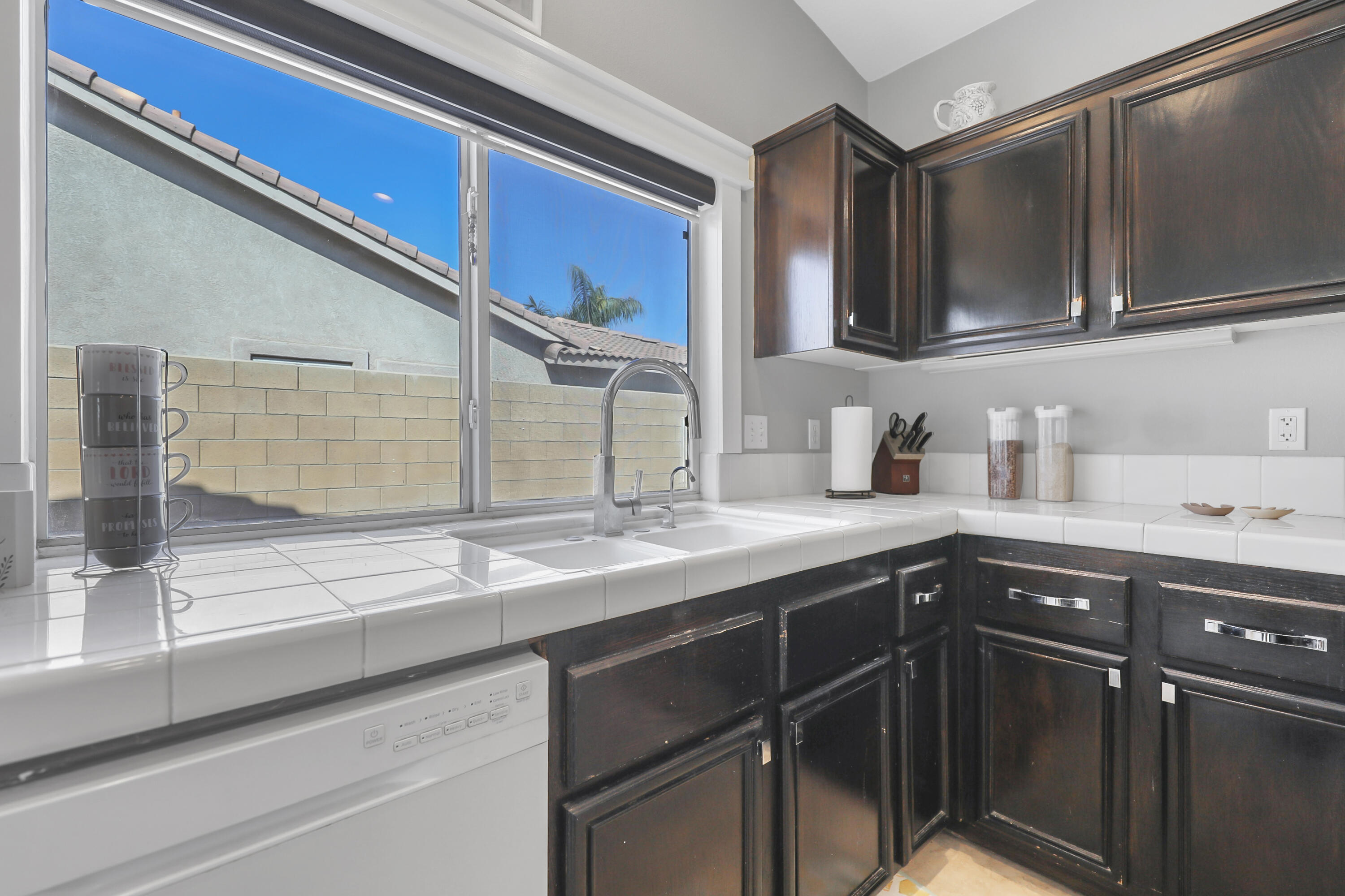 Indio, California, 92201, United States, 4 Bedrooms Bedrooms, ,3 BathroomsBathrooms,Residential,For Sale,1950105