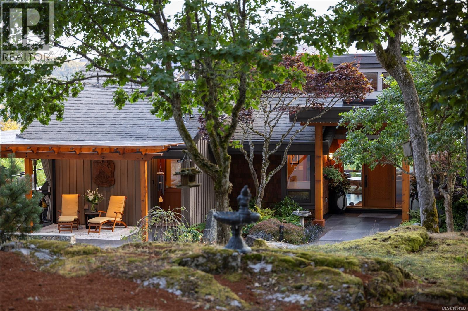 CENTRAL SAANICH, British Columbia, V8M 1S2, CA, 3 Bedrooms Bedrooms, ,4 BathroomsBathrooms,Residential,For Sale,1947352