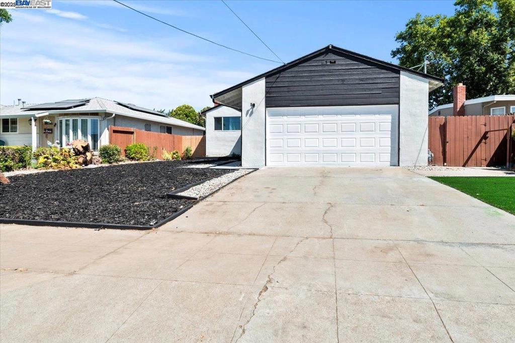 Livermore, California, 94551, United States, 3 Bedrooms Bedrooms, ,2 BathroomsBathrooms,Residential,For Sale,1986082