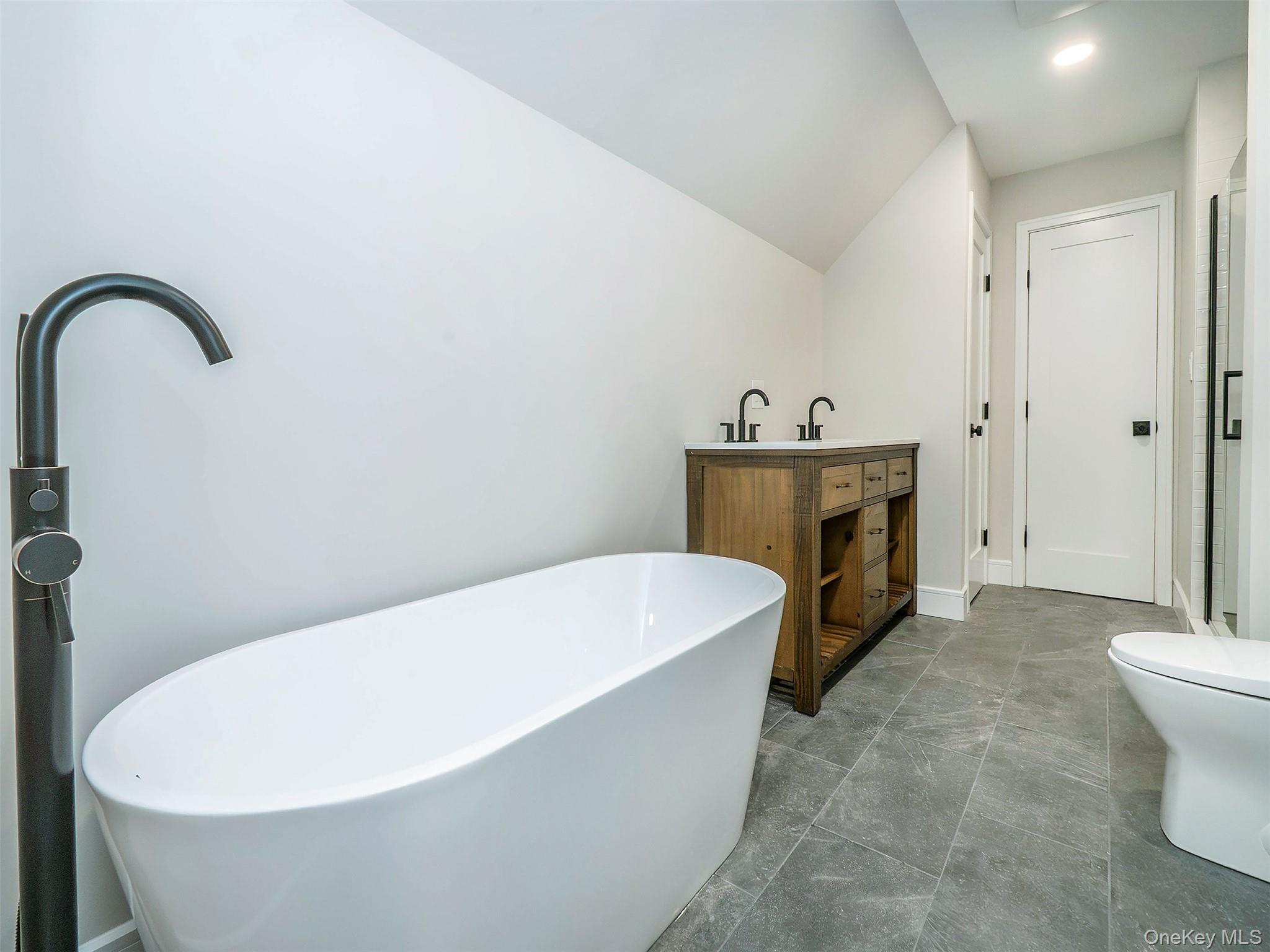  48 Buckeye Road, Glen Cove, NY, 11542 - 物件實景