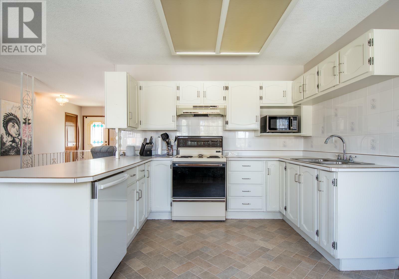 SPALLUMCHEEN, British Columbia, V4Y 0S8, CA, 6 Bedrooms Bedrooms, ,2 BathroomsBathrooms,Residential,For Sale,1838757