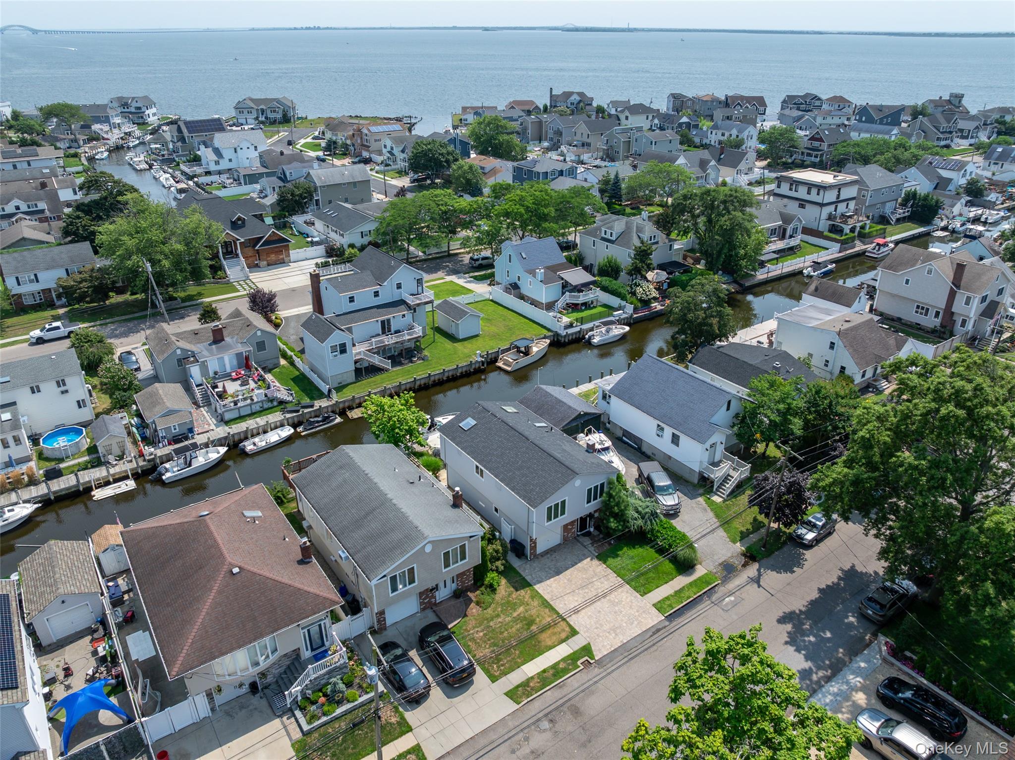 Babylon, New York, 11702, United States, 3 Bedrooms Bedrooms, ,2 BathroomsBathrooms,Residential,For Sale,1930395