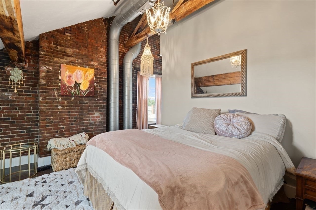 Salem, Massachusetts, 01970, United States, 2 Bedrooms Bedrooms, ,2 BathroomsBathrooms,Residential,For Sale,1896365