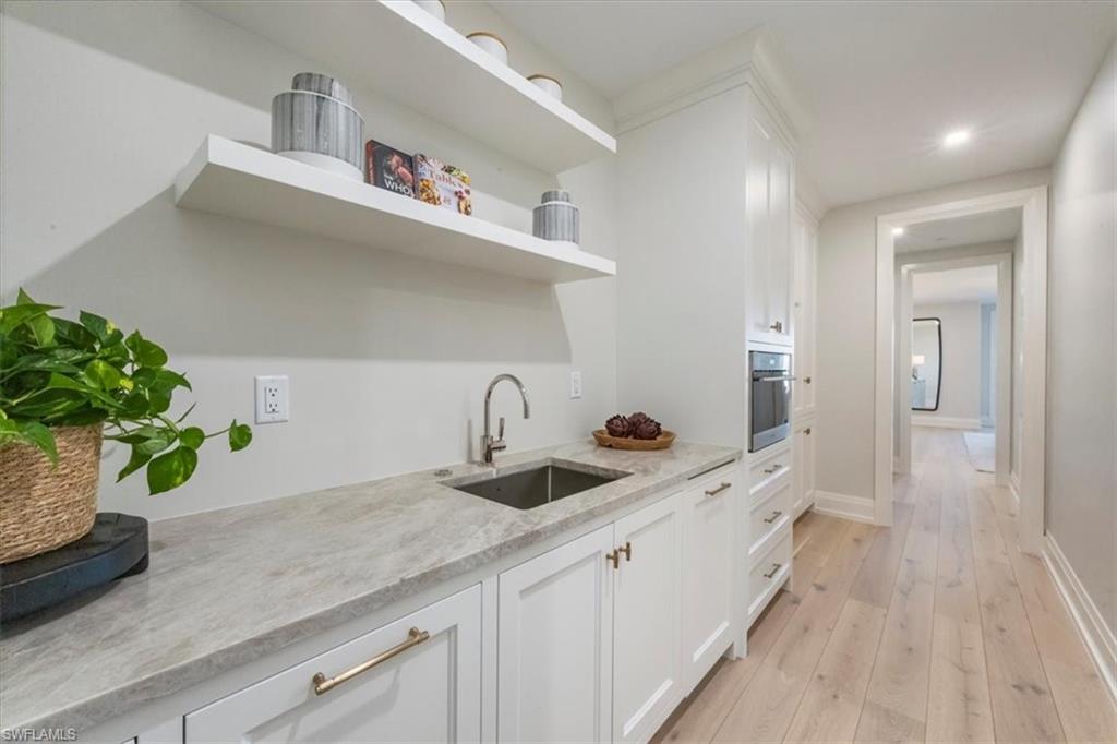 Naples, Florida, 34102, United States, 4 Bedrooms Bedrooms, ,5 BathroomsBathrooms,Residential,For Sale,1995804