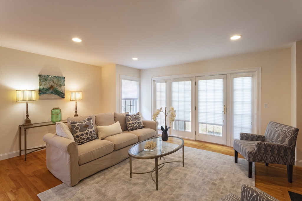 Newton, Massachusetts, 02161, United States, 3 Bedrooms Bedrooms, ,4 BathroomsBathrooms,Residential,For Sale,1940843