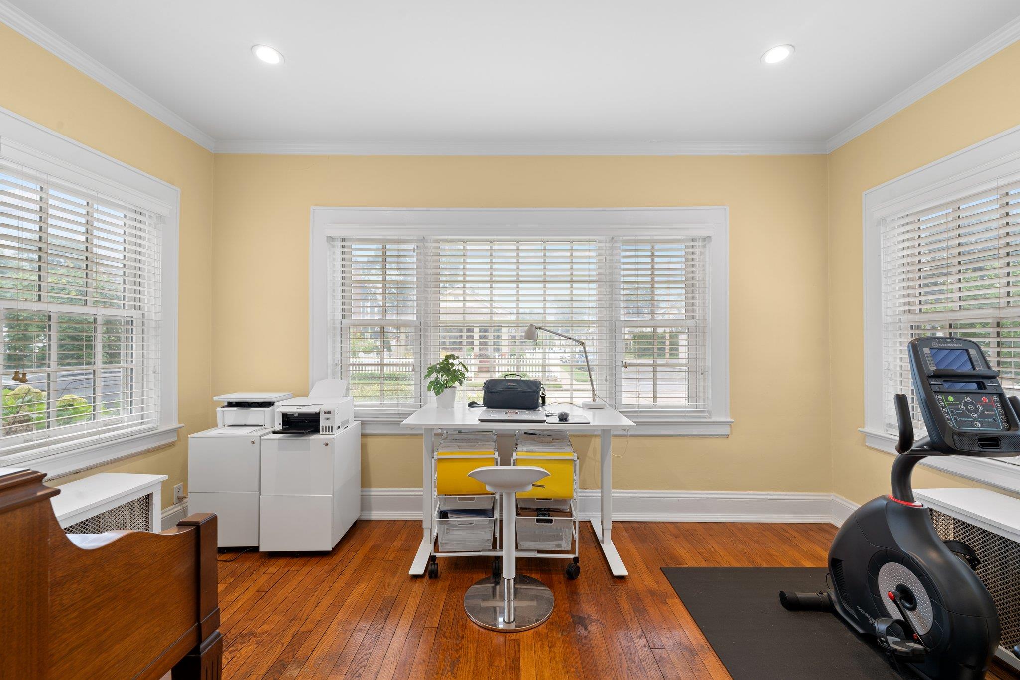 Rockville Centre, New York, 11570, United States, 4 Bedrooms Bedrooms, ,2 BathroomsBathrooms,Residential,For Sale,1928749