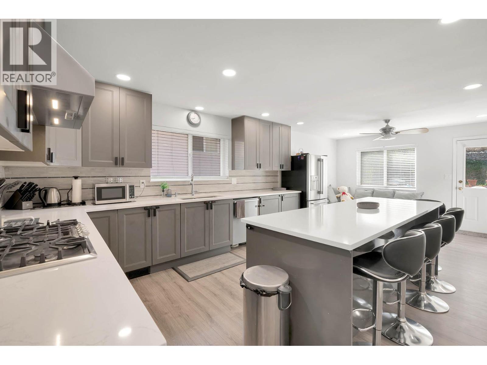 KAMLOOPS, British Columbia, V1S 1W2, CA, 6 Bedrooms Bedrooms, ,4 BathroomsBathrooms,Residential,For Sale,1950563