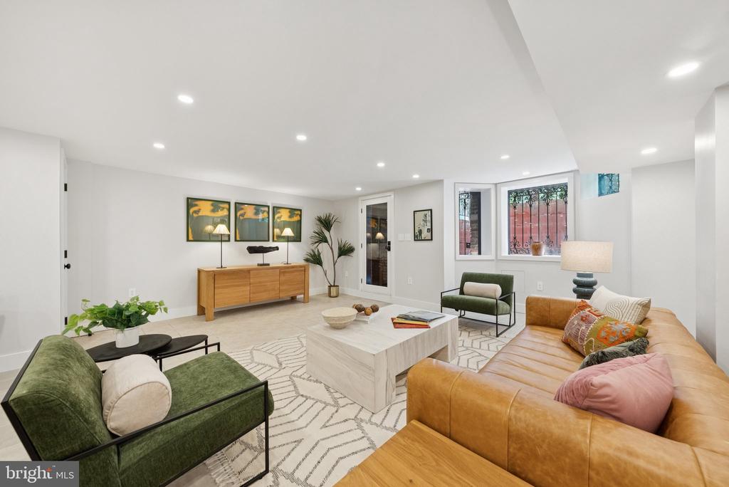 Washington, District of Columbia, 20009, United States, 4 Bedrooms Bedrooms, ,4 BathroomsBathrooms,Residential,For Sale,1902983