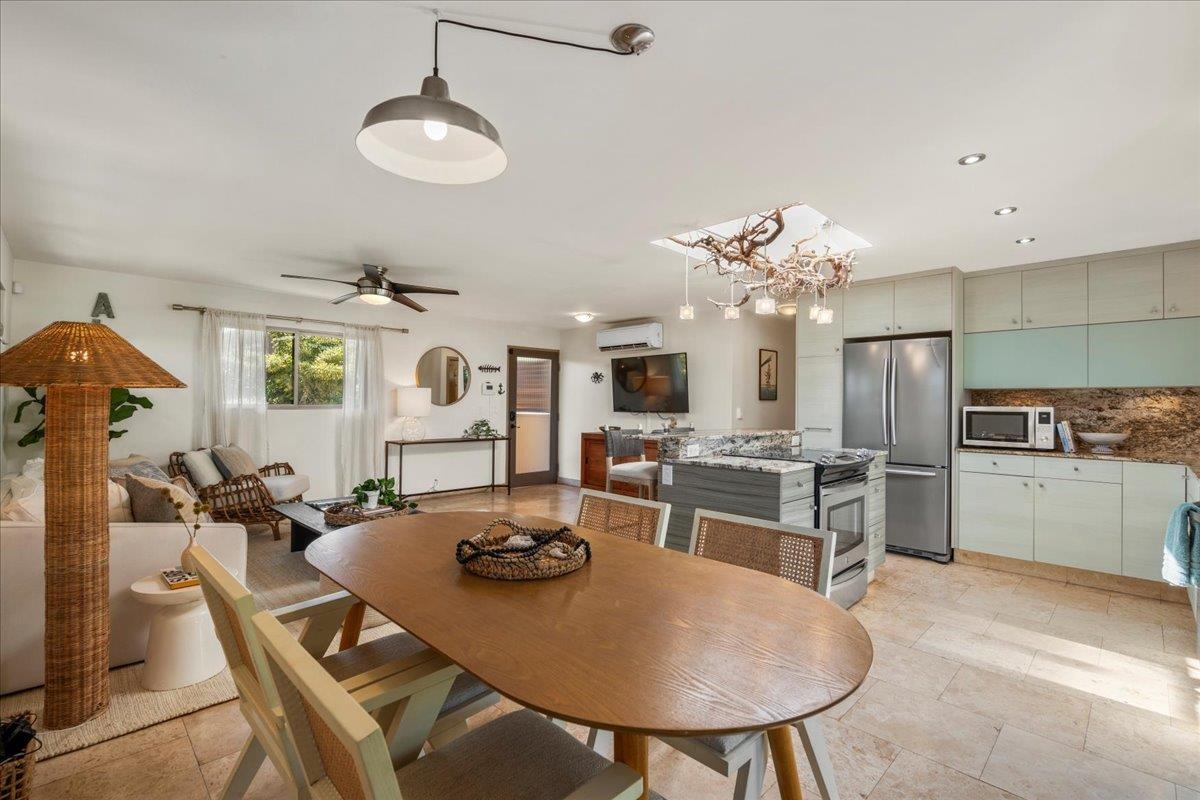 Paia, Hawaii, 96779, United States, 5 Bedrooms Bedrooms, ,4 BathroomsBathrooms,Residential,For Sale,1988155