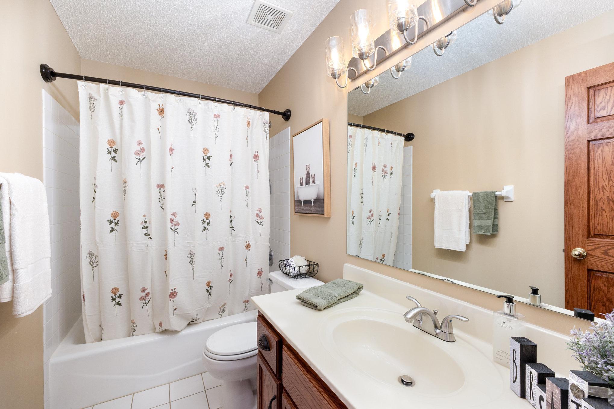 Lakeville, Minnesota, 55044, United States, 4 Bedrooms Bedrooms, ,3 BathroomsBathrooms,Residential,For Sale,1963667