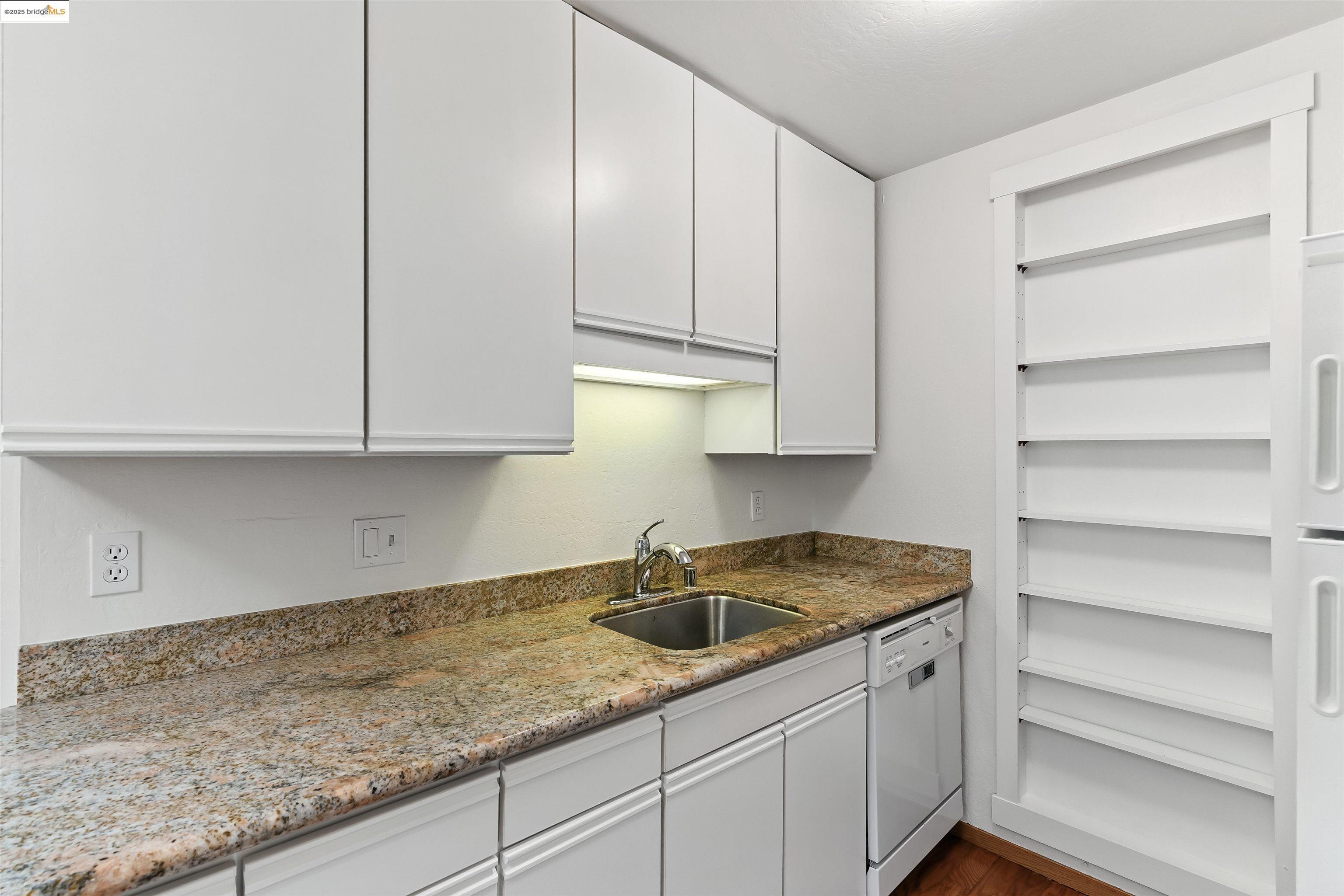 San Leandro, California, 94577, United States, 2 Bedrooms Bedrooms, ,2 BathroomsBathrooms,Residential,For Sale,1900911