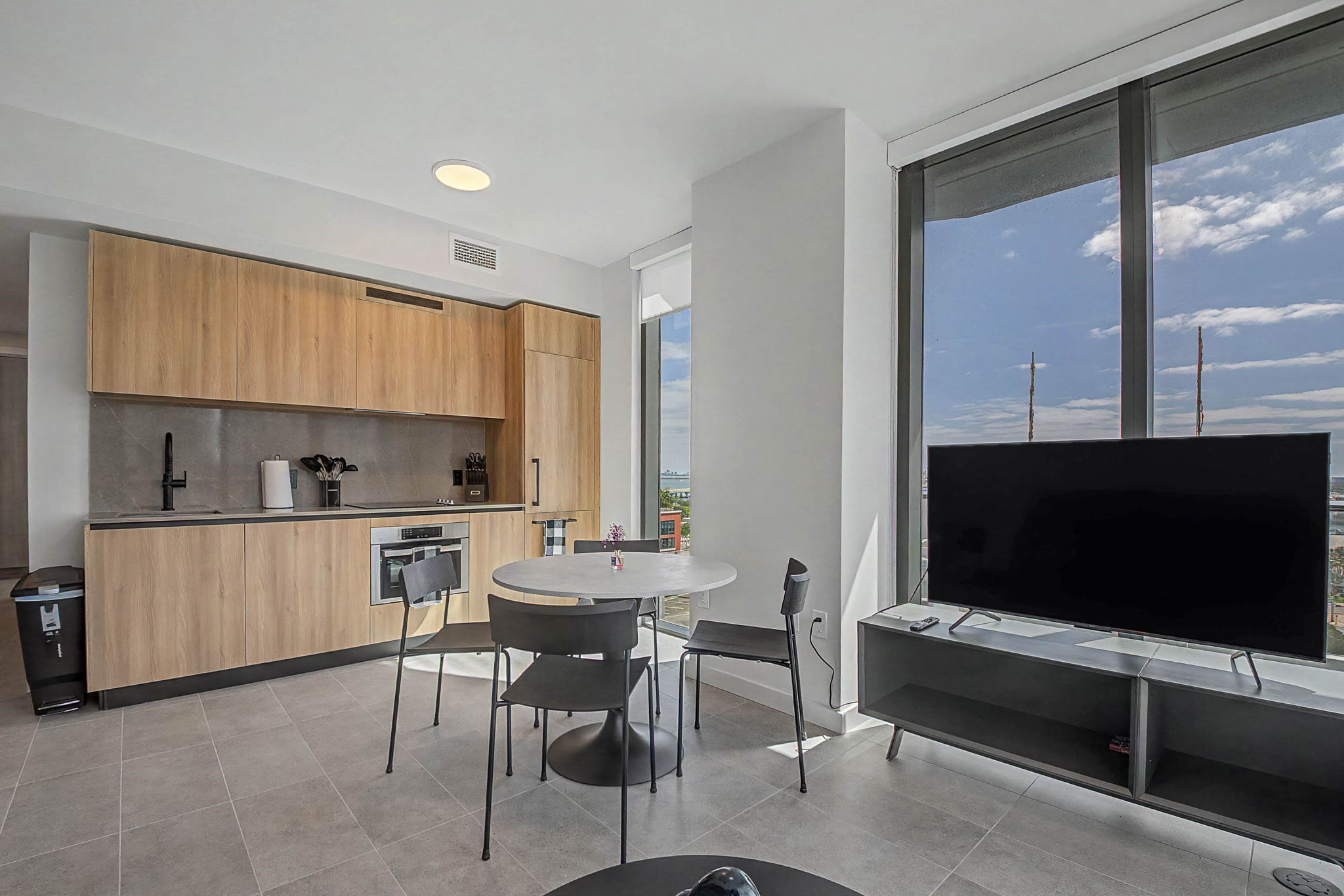  121 NE 25th St, Miami, FL, 33132 - 物件實景