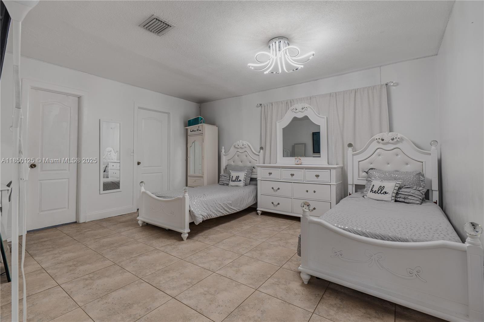 Miami, Florida, 33165, United States, 3 Bedrooms Bedrooms, ,2 BathroomsBathrooms,Residential,For Sale,1906706