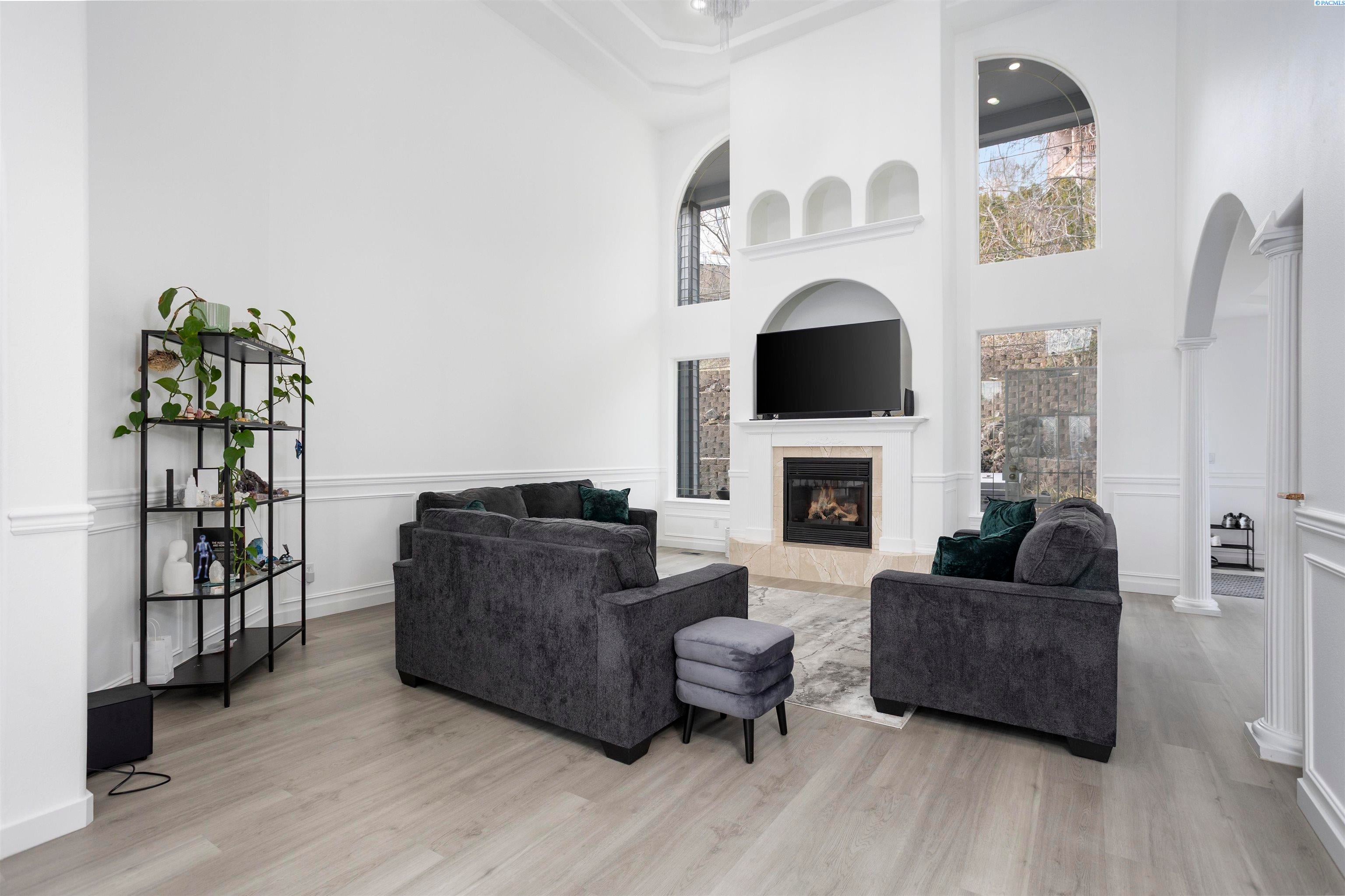 Richland, Washington, 99352, United States, 4 Bedrooms Bedrooms, ,4 BathroomsBathrooms,Residential,For Sale,1977070