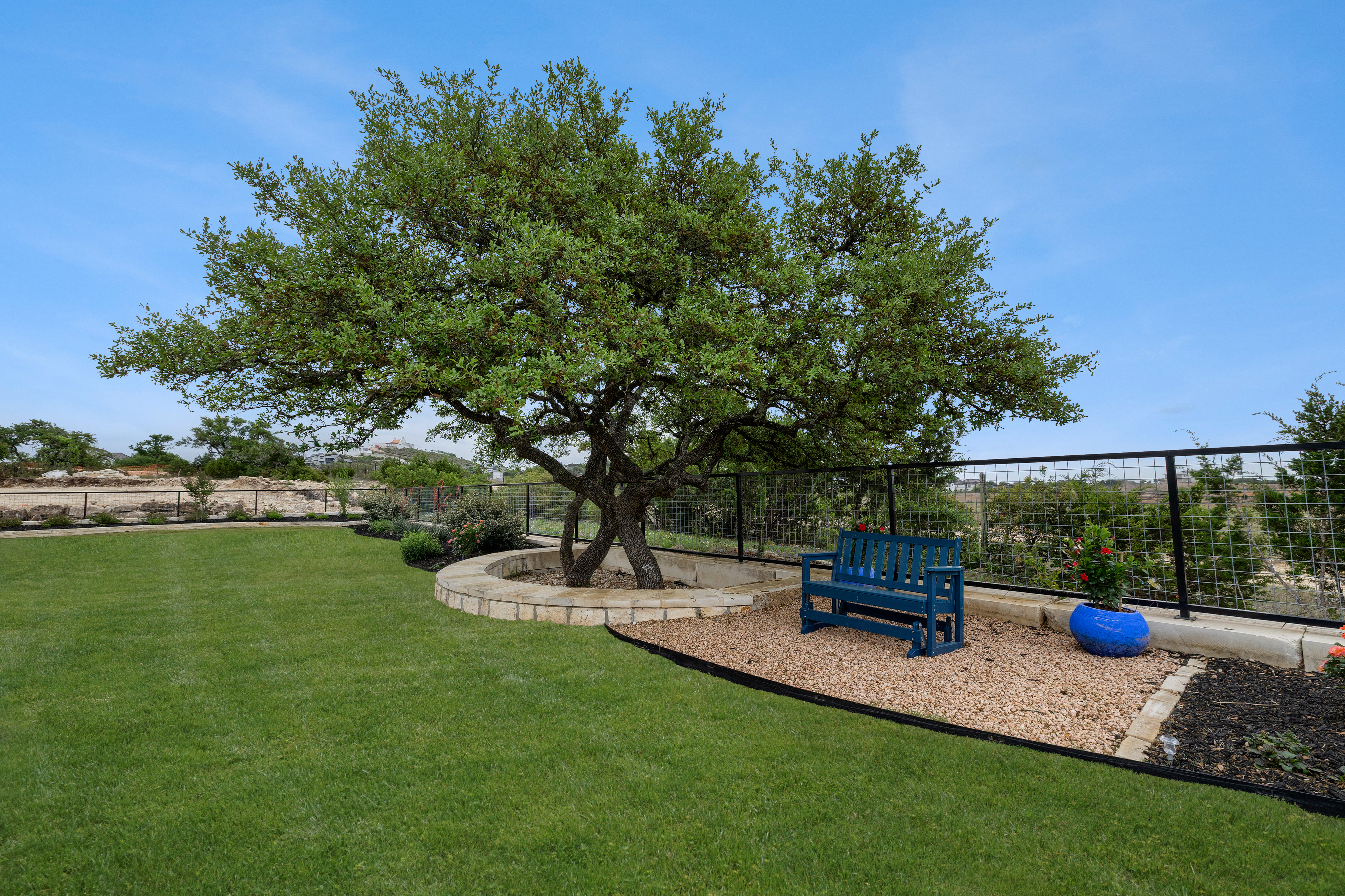  Custom Contemporary with Designer Finishes - 物件實景